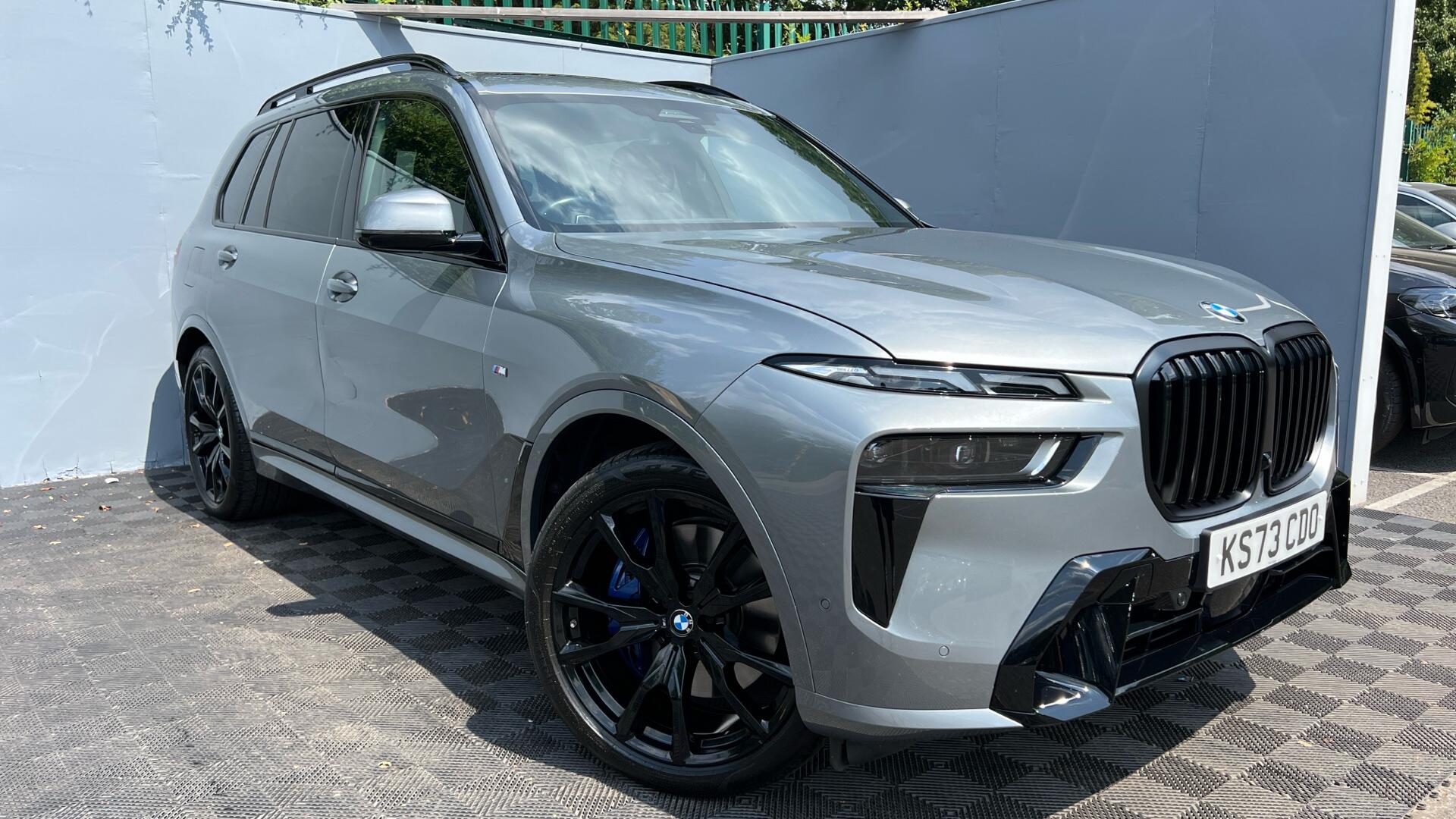 BMW X7 view 24