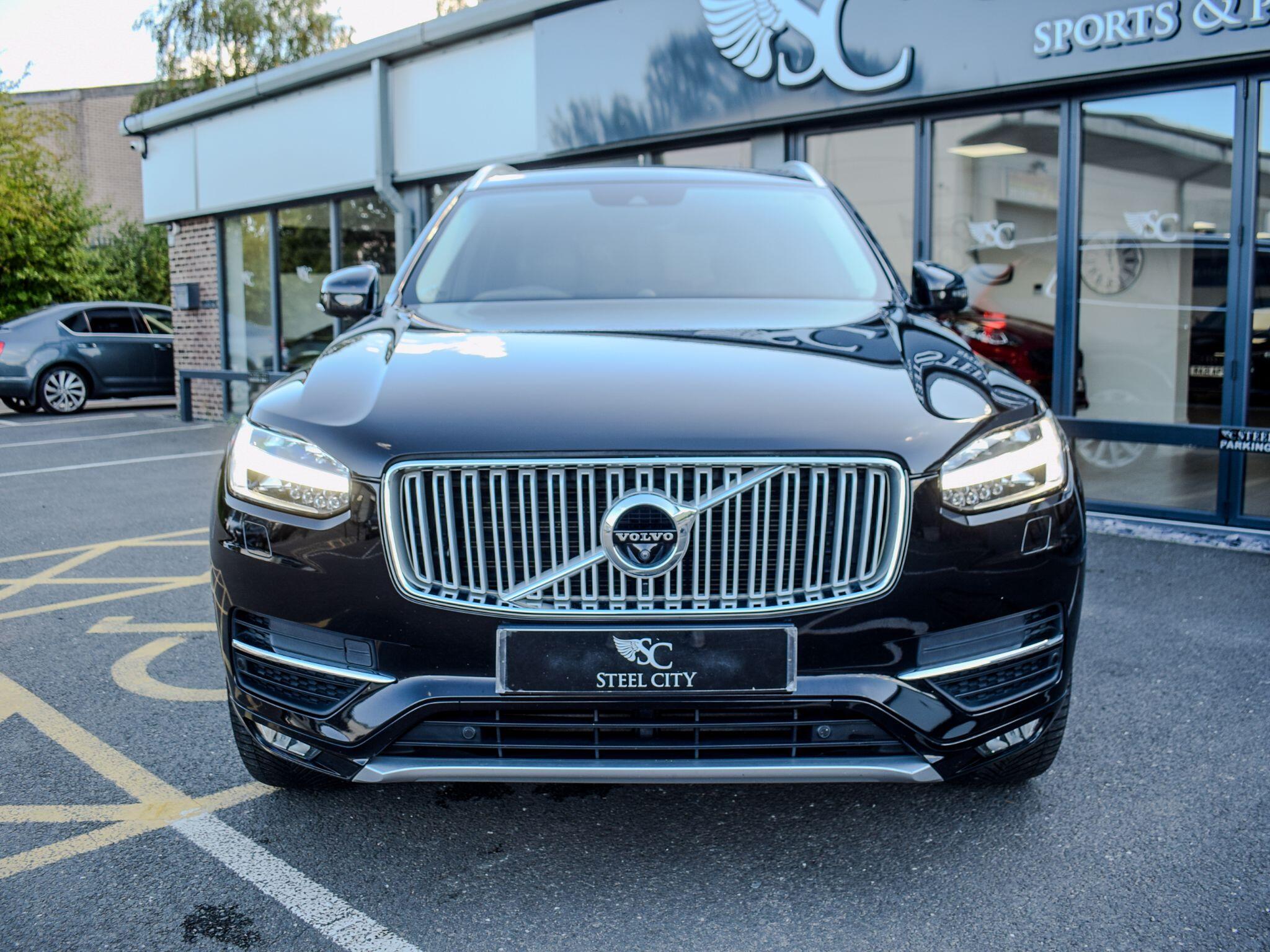 Volvo XC90 view 3