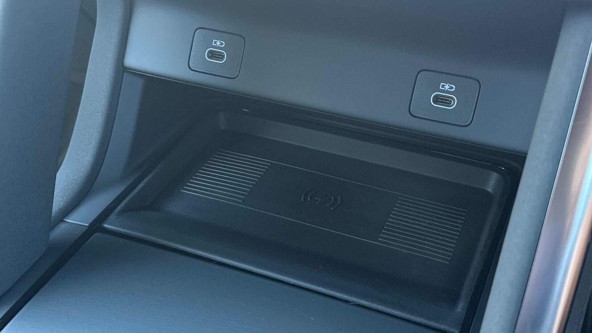 Land Rover Discovery Sport view 31