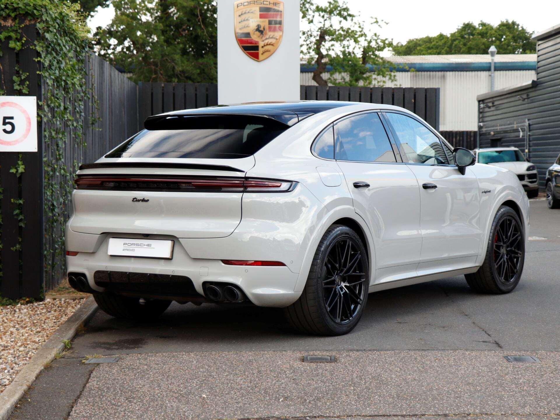 Porsche Cayenne view 37