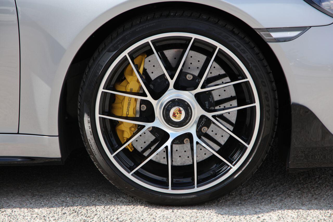 Porsche 911 view 19