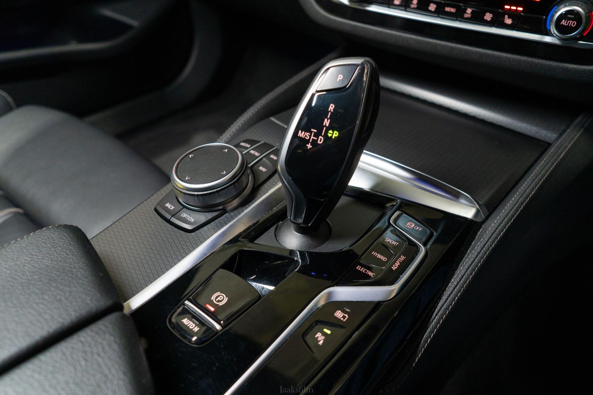 BMW 5 Series view 15