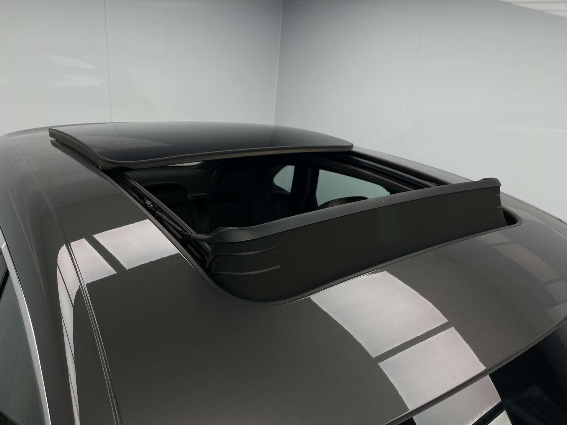 Porsche Macan view 4