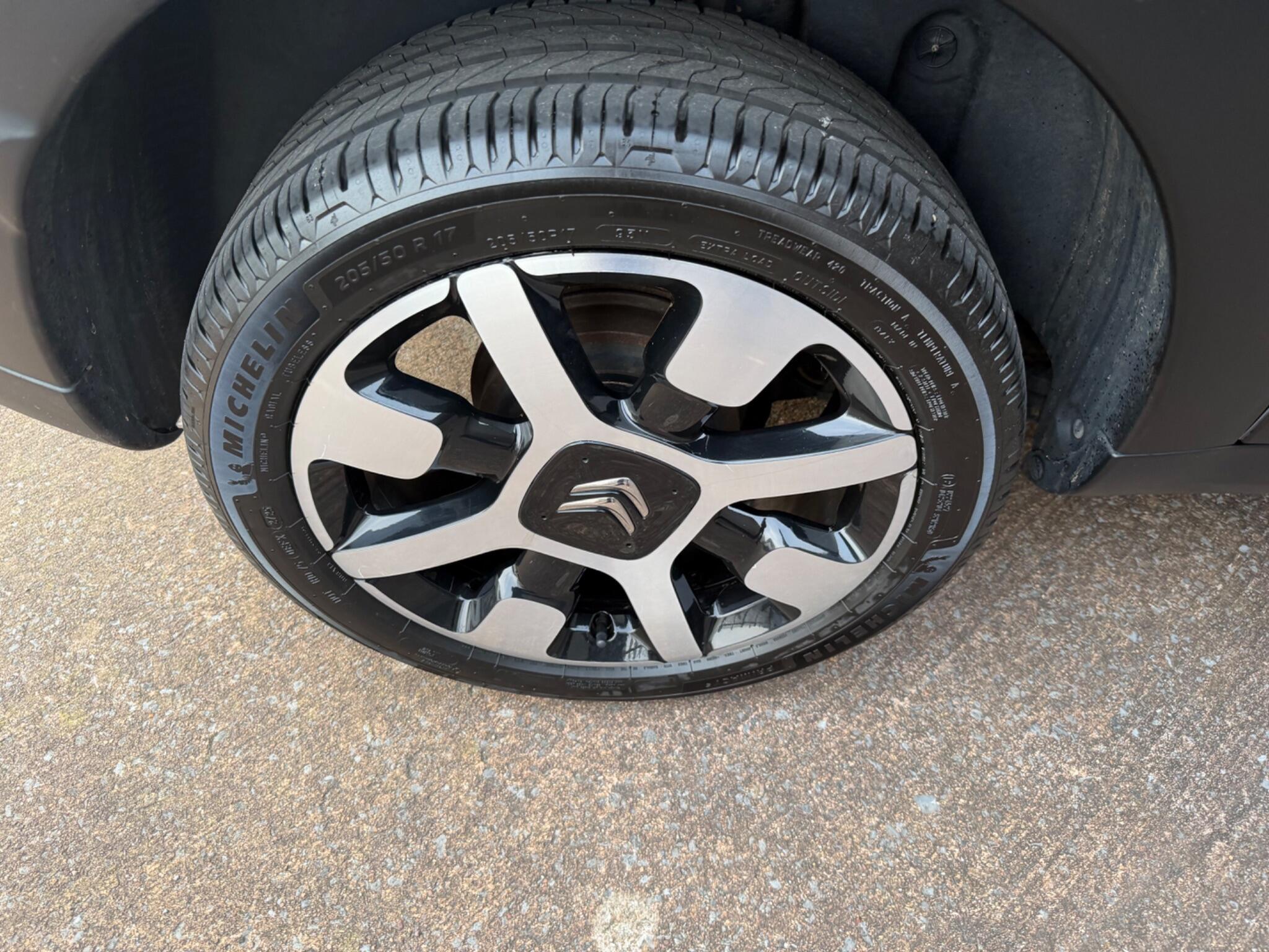 Citroen C4 Cactus view 16