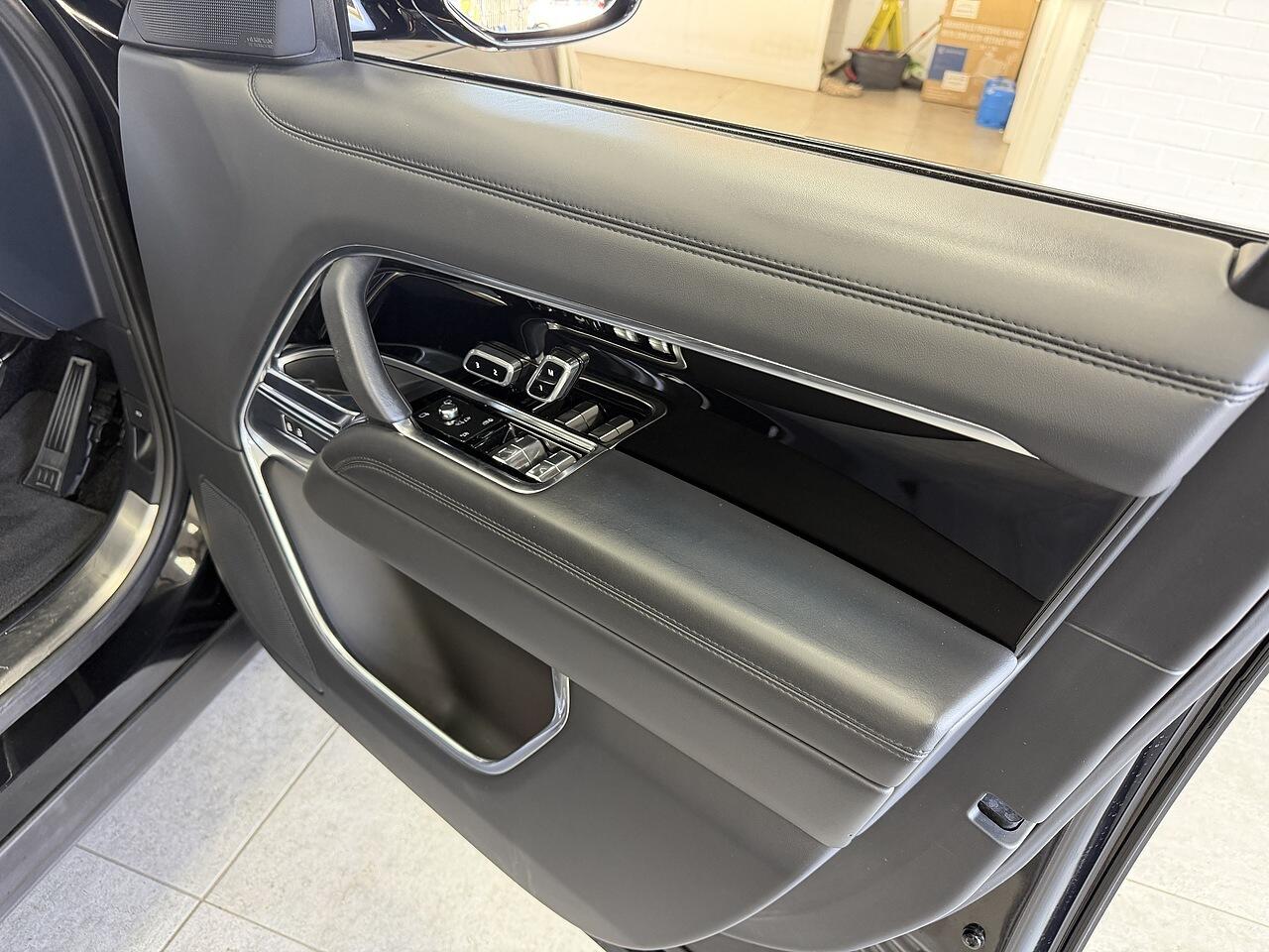 Land Rover Range Rover view 19