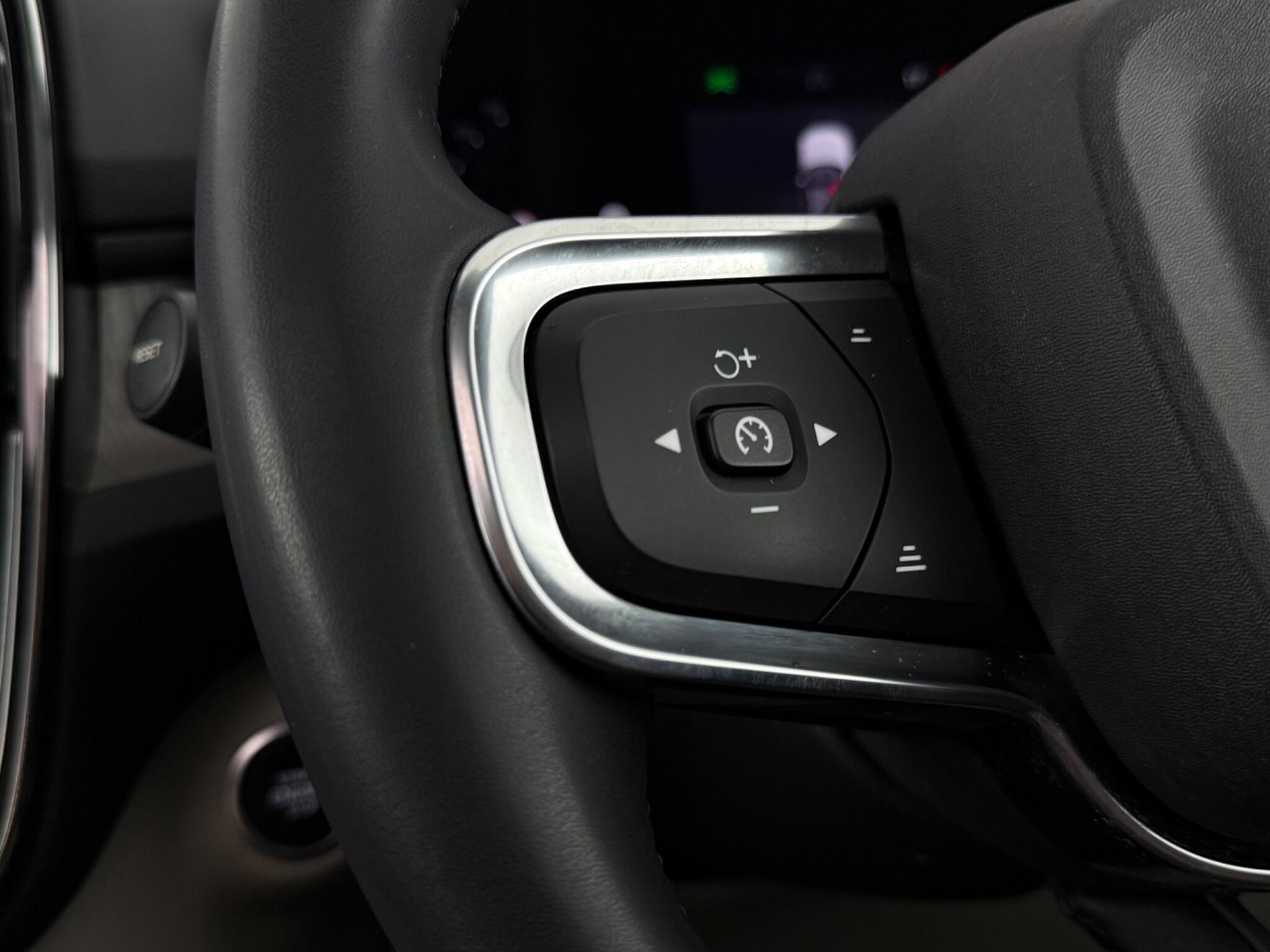 Volvo XC40 view 16