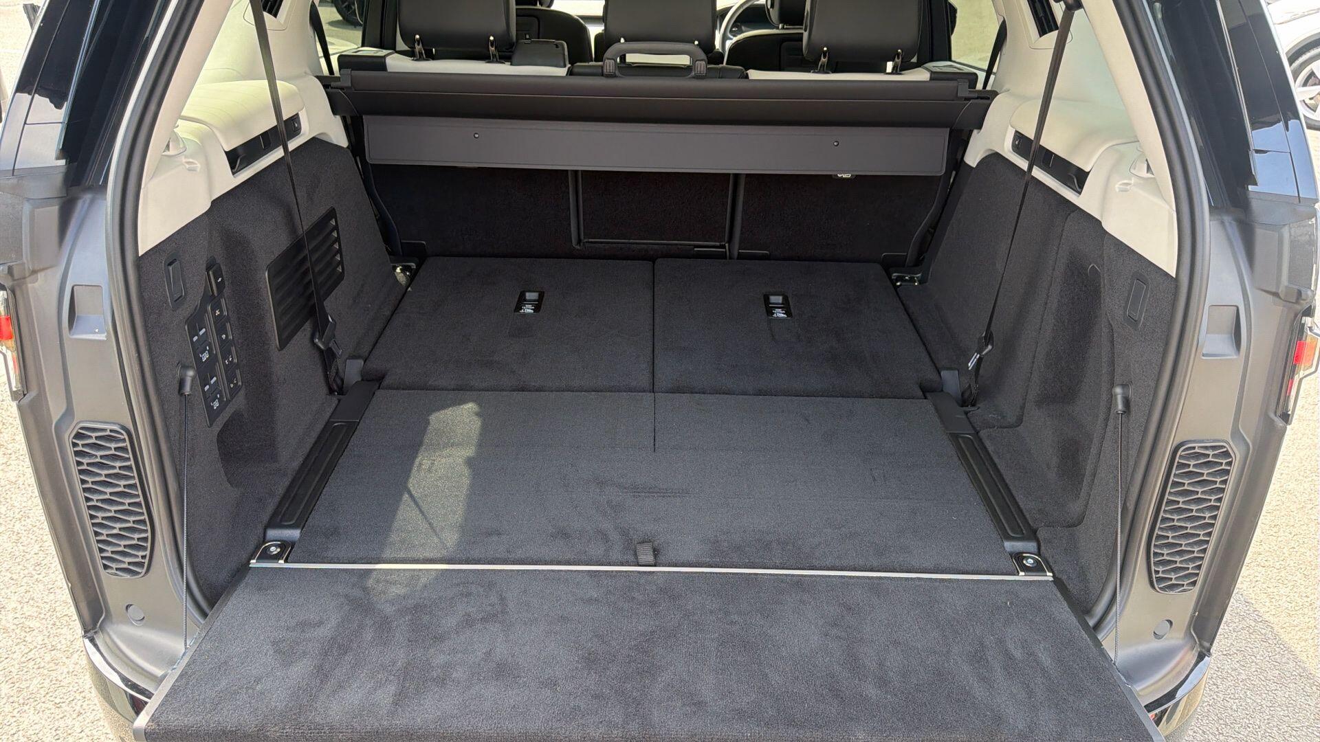 Land Rover Discovery view 45
