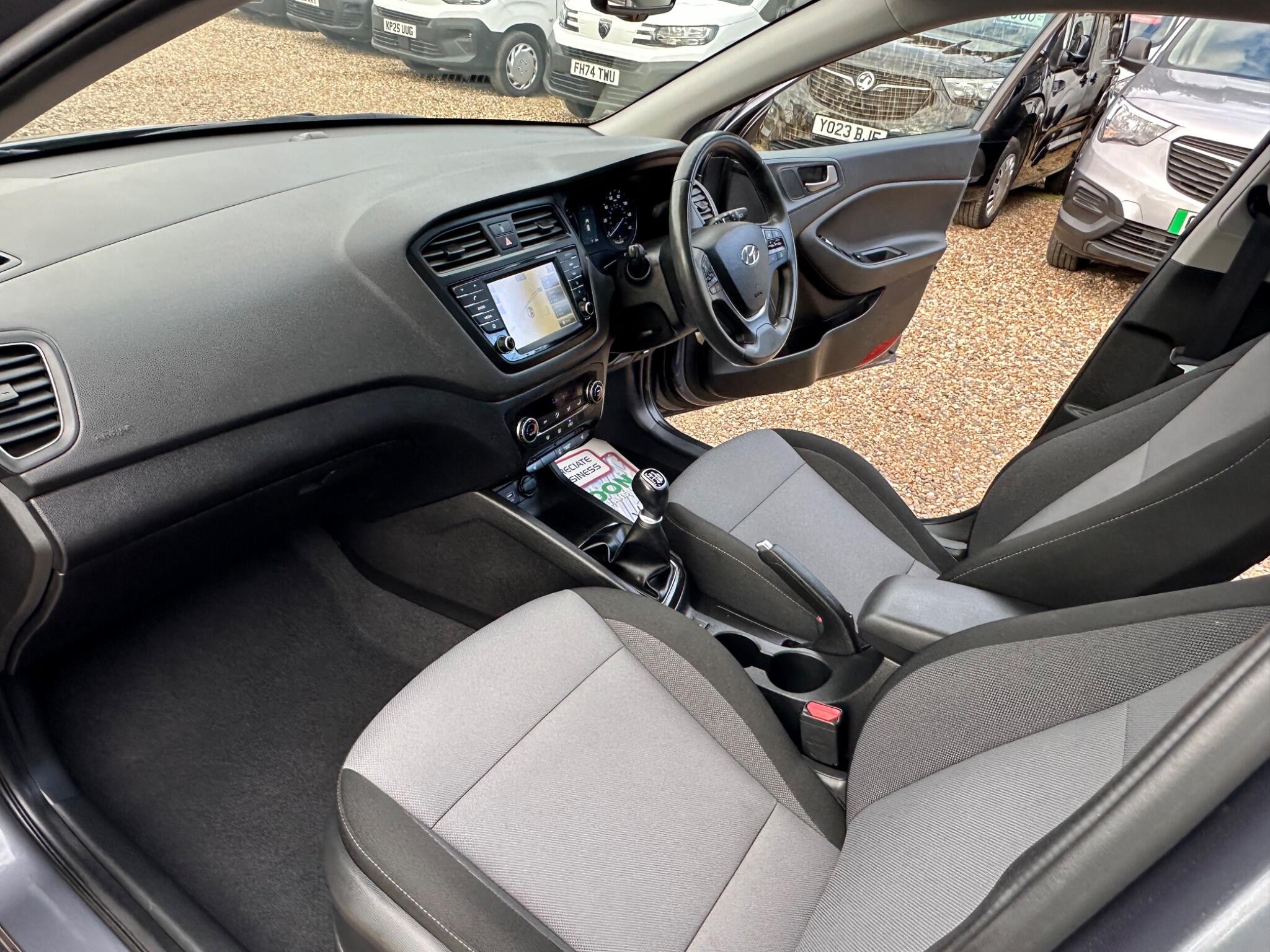 Hyundai i20 view 18