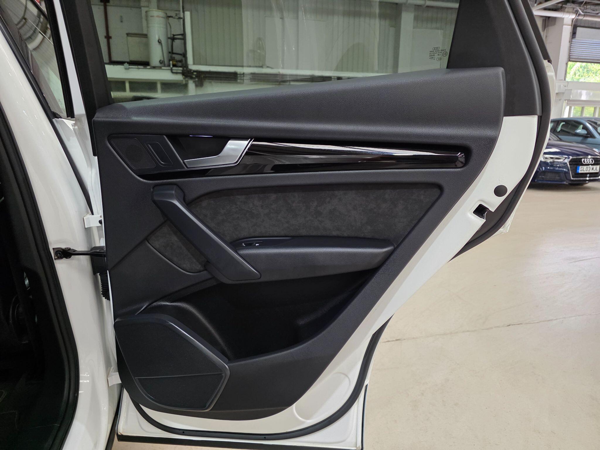 Audi Q5 view 24