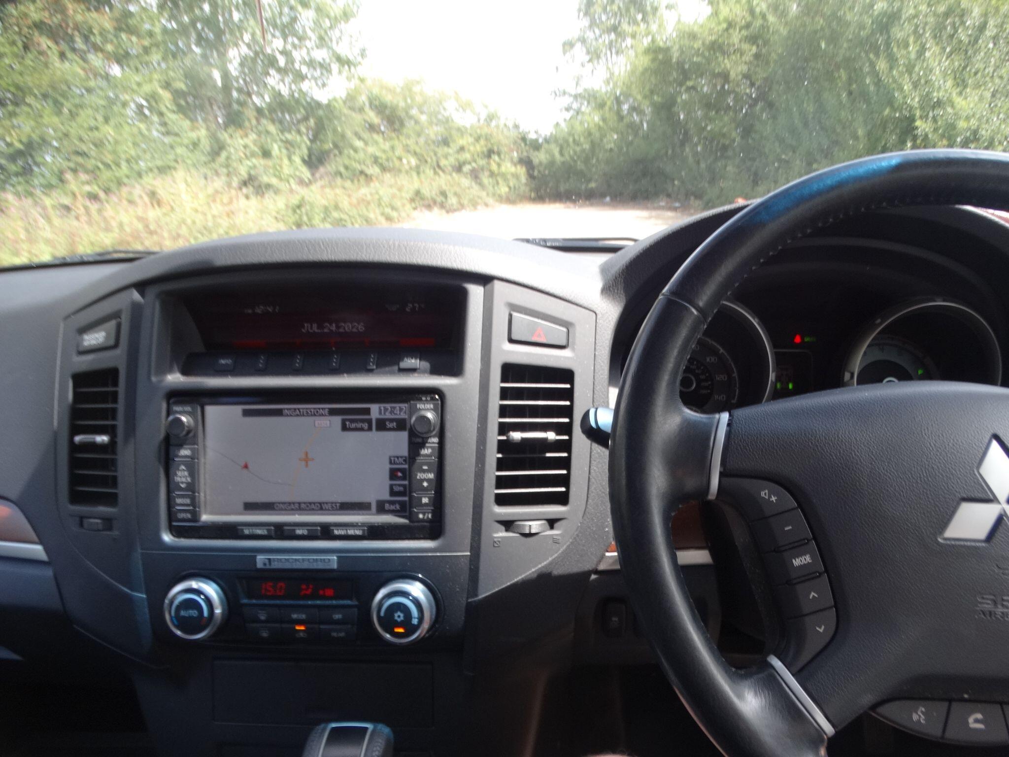 Mitsubishi Shogun view 8