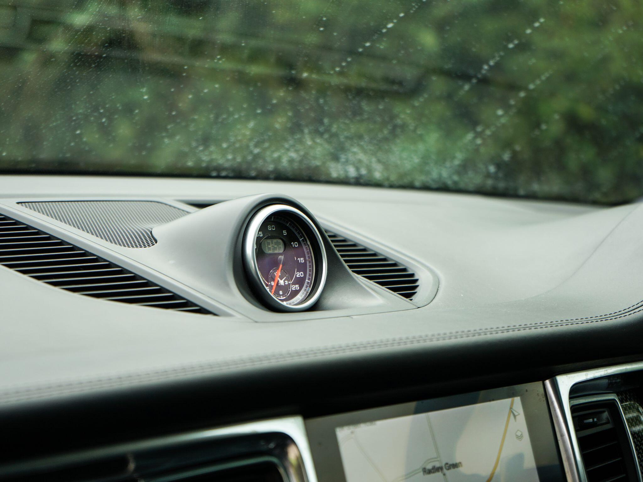 Porsche Macan view 16