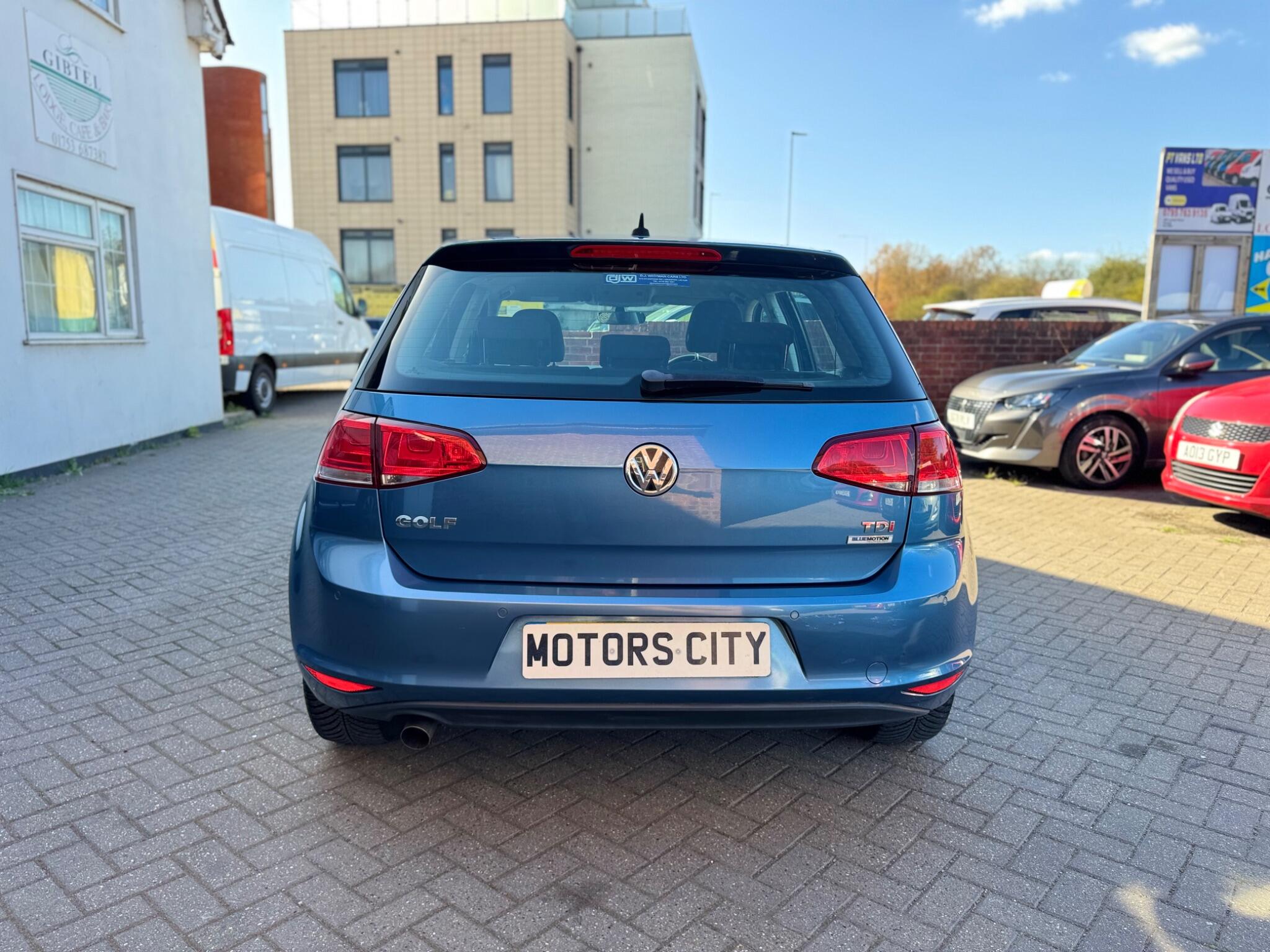 Volkswagen Golf view 9