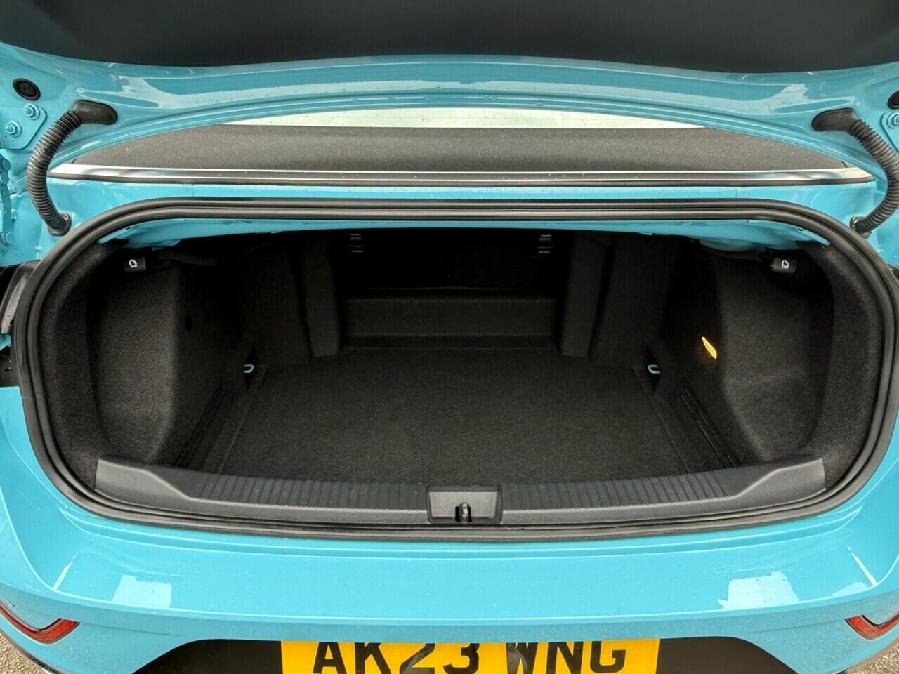 Volkswagen T-Roc view 21