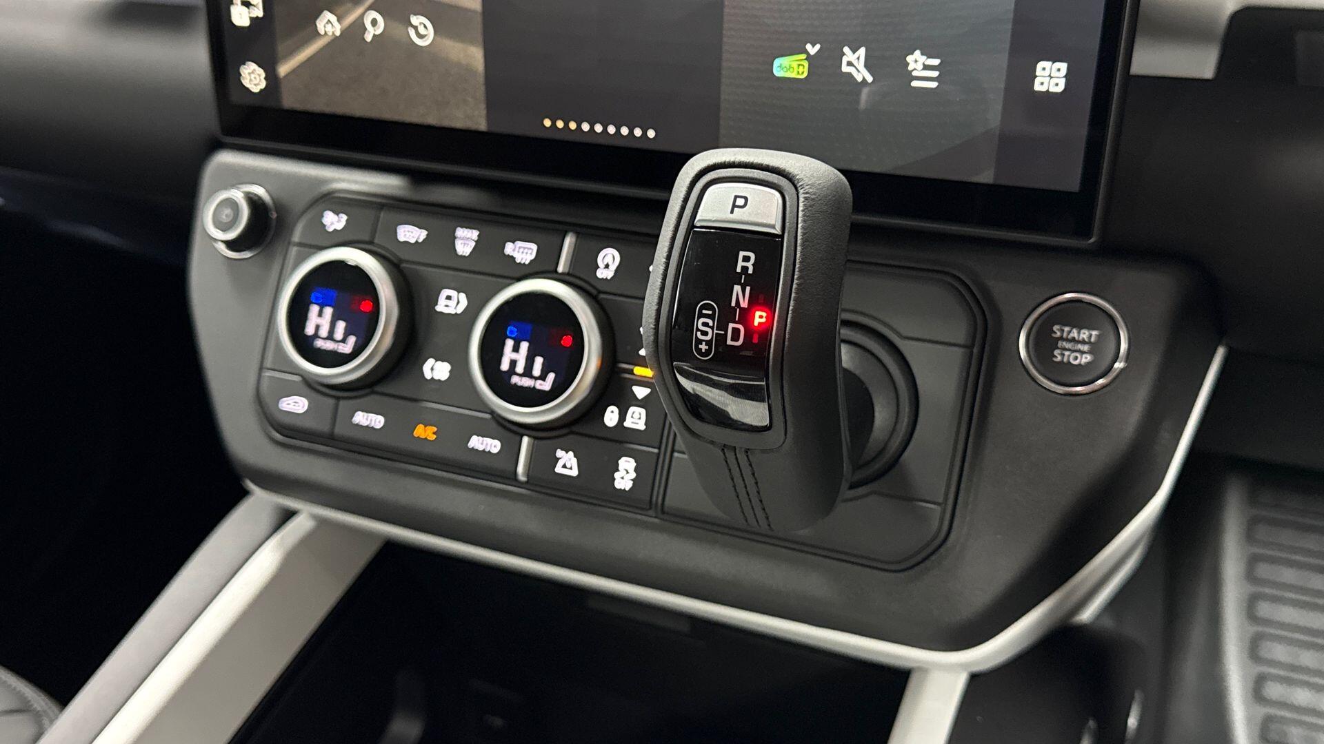 Land Rover Defender view 13