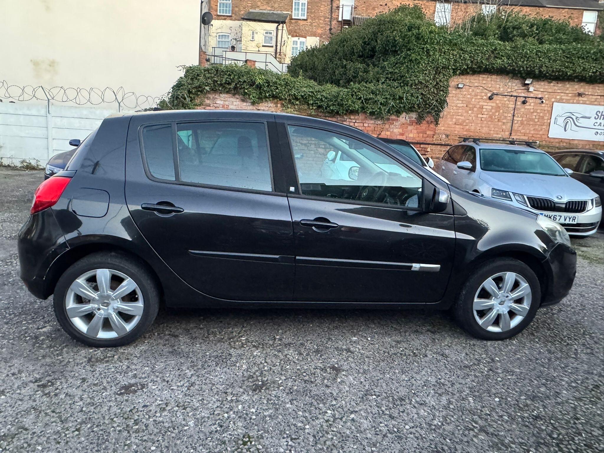 2010 Renault Clio image 8