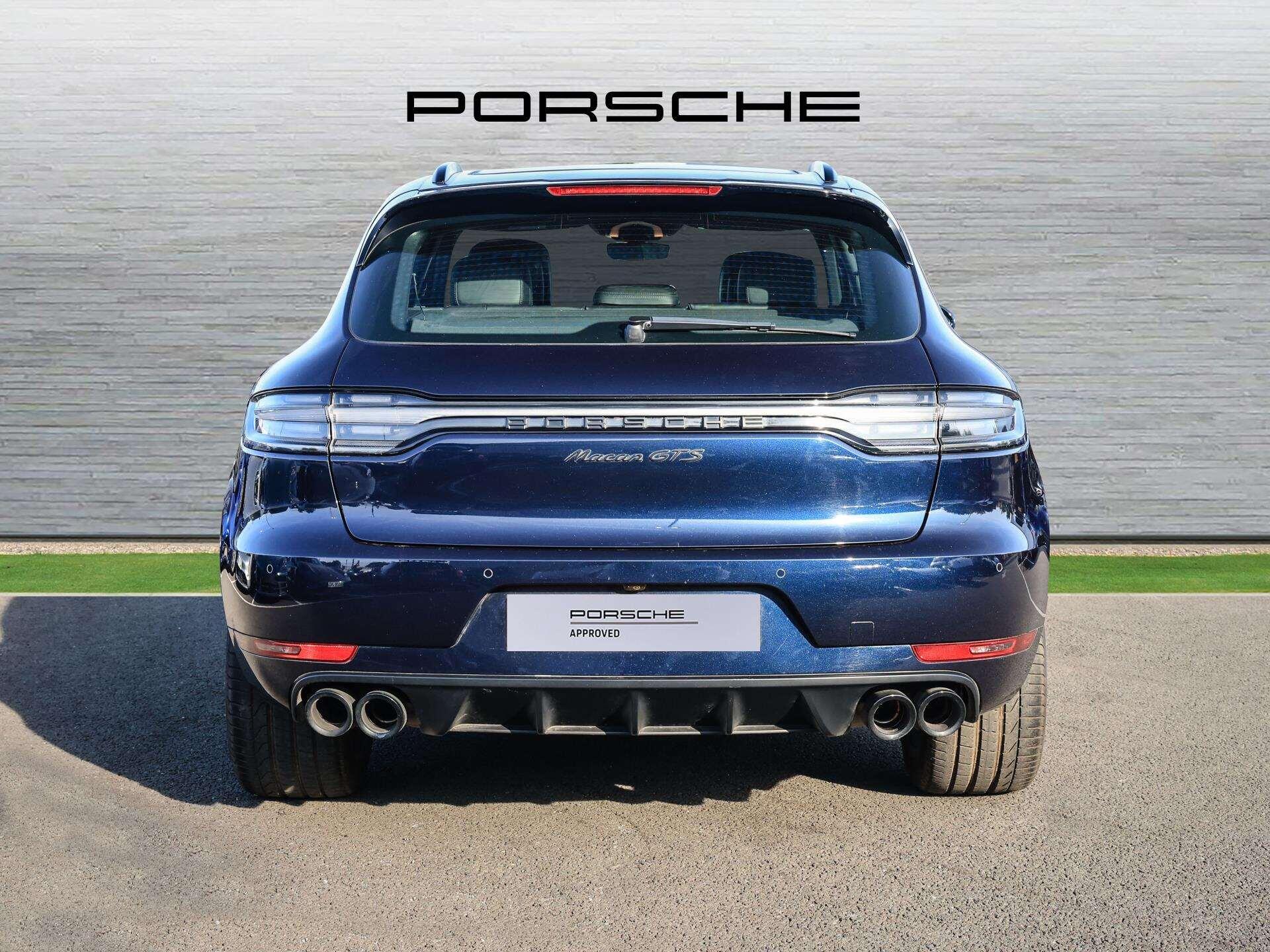 Porsche Macan view 8
