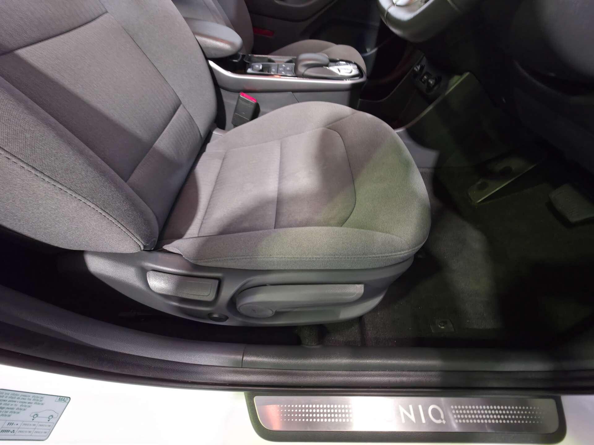 Hyundai Ioniq view 20