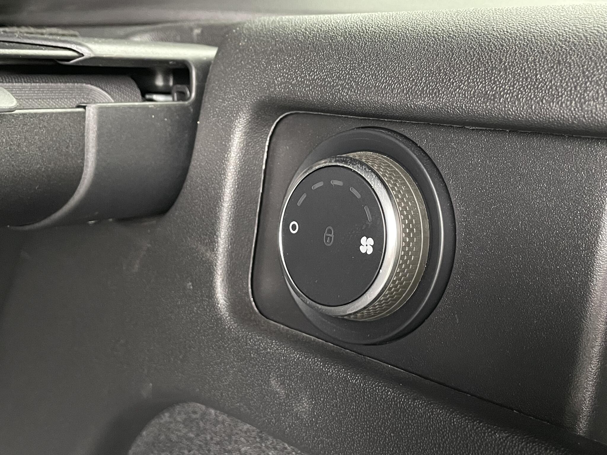 Land Rover Discovery Sport view 55