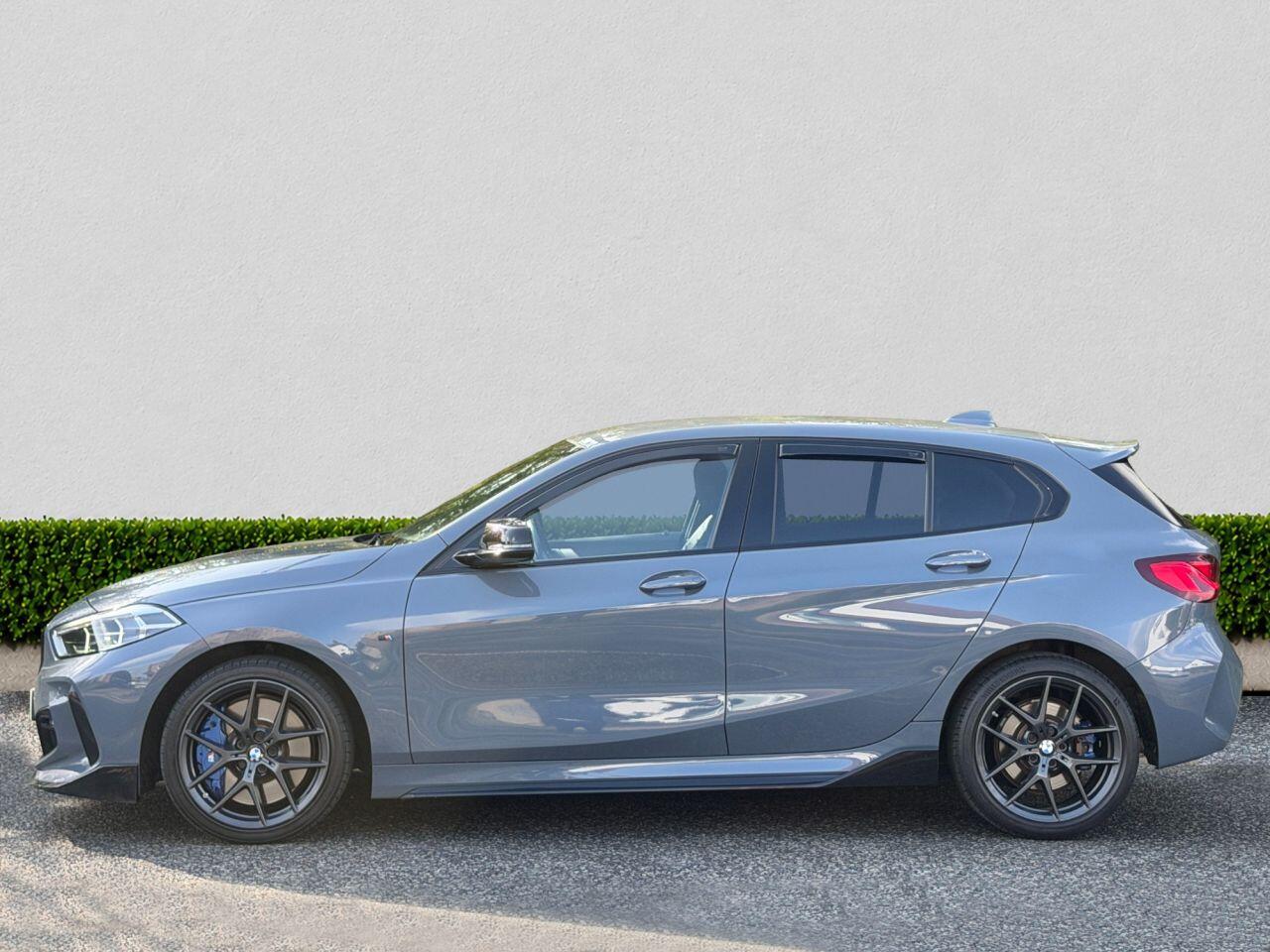 BMW 1 Series view 4