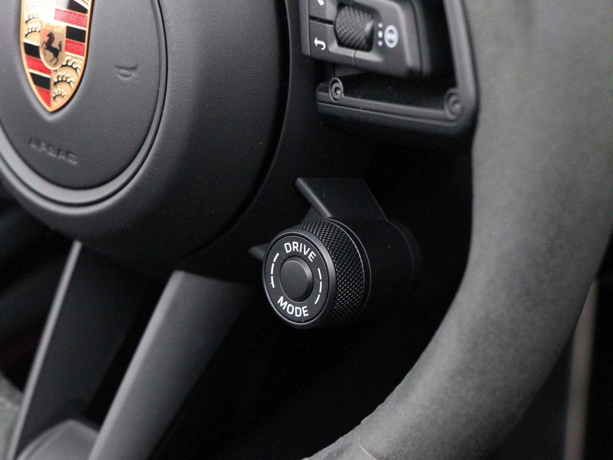 Porsche 911 view 35