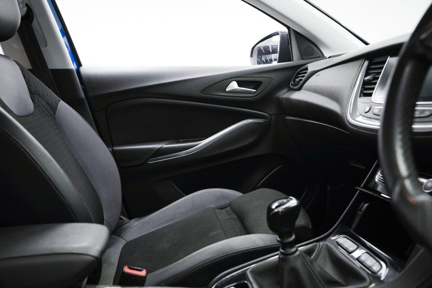 Vauxhall Grandland X view 17