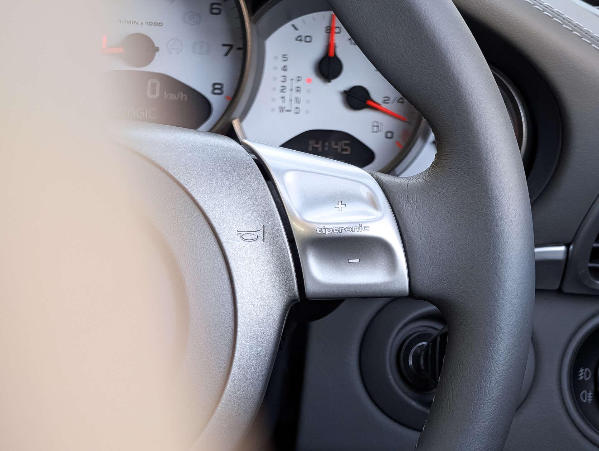 Porsche 911 view 31