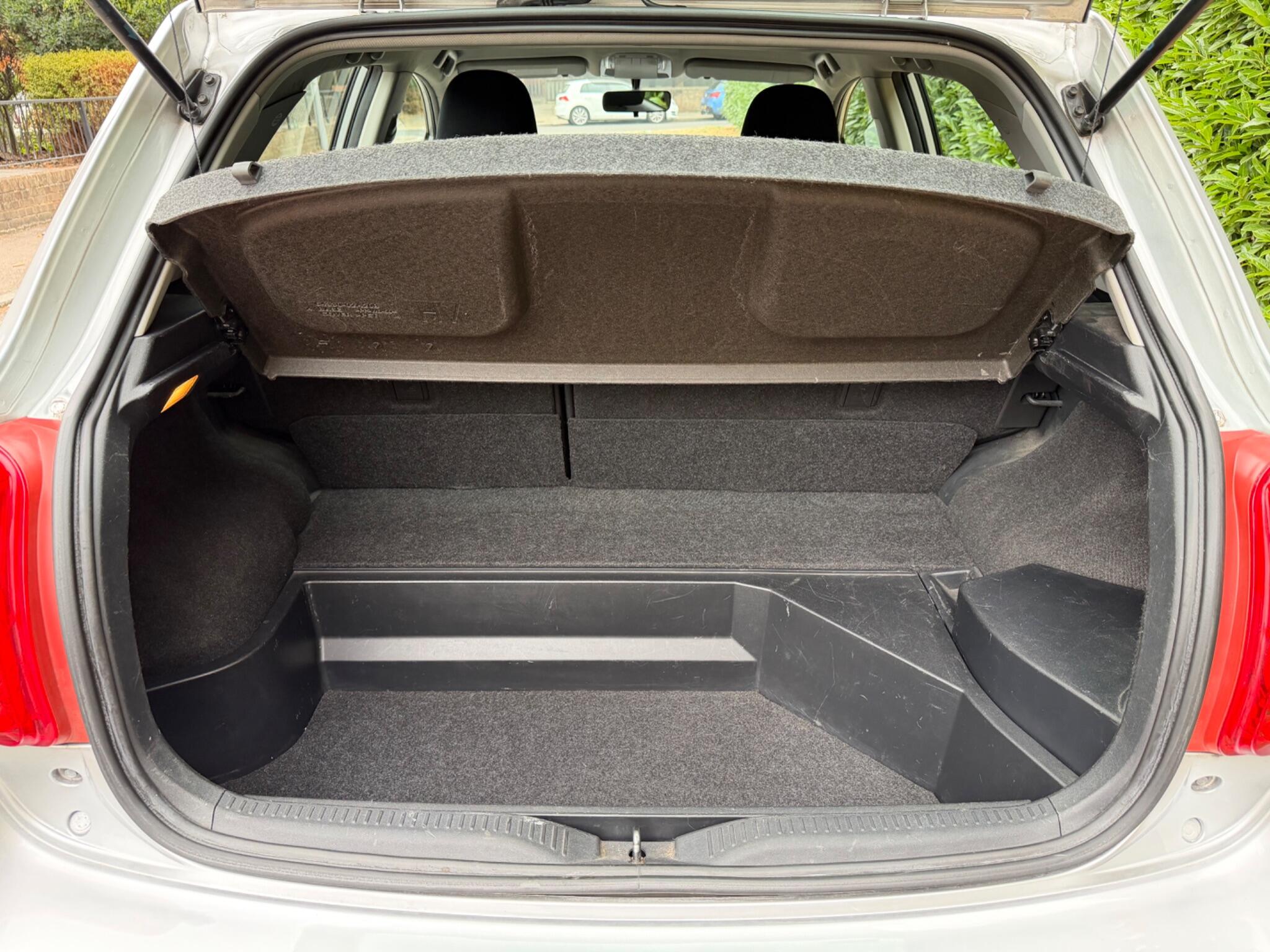 Toyota Auris view 22