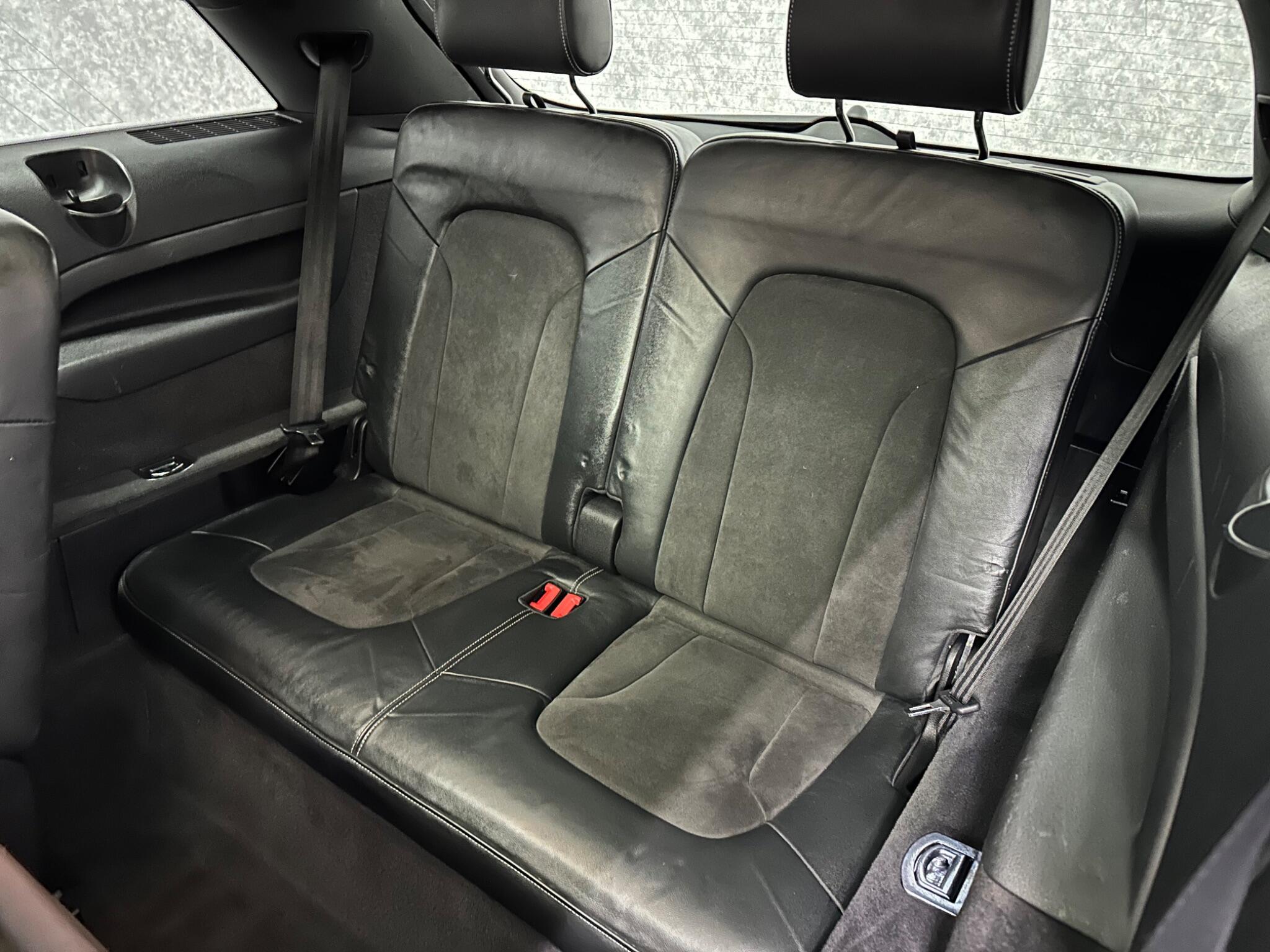 Audi Q7 view 7