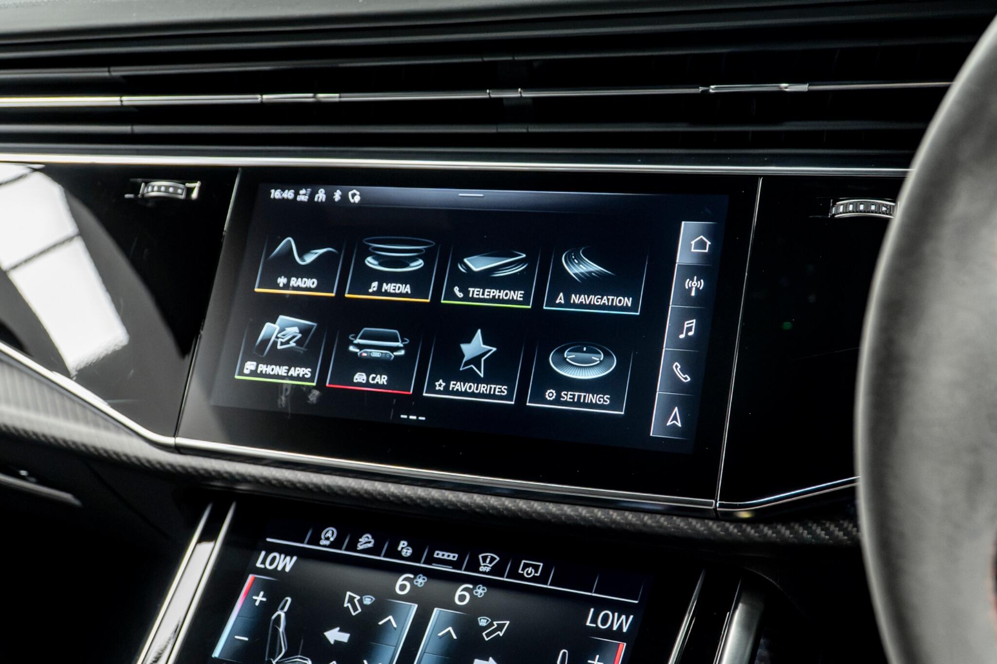 Audi RS Q8 view 42