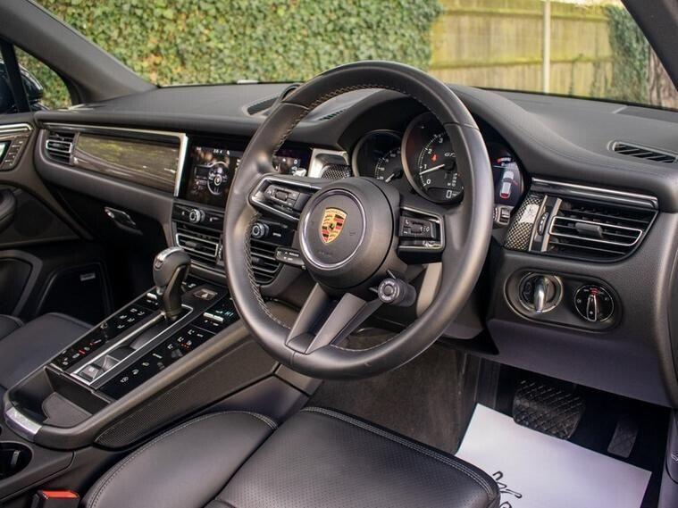 Porsche Macan view 23