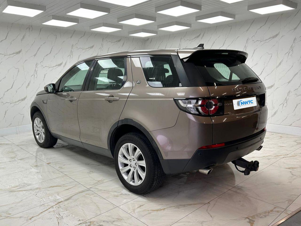 Land Rover Discovery Sport view 6