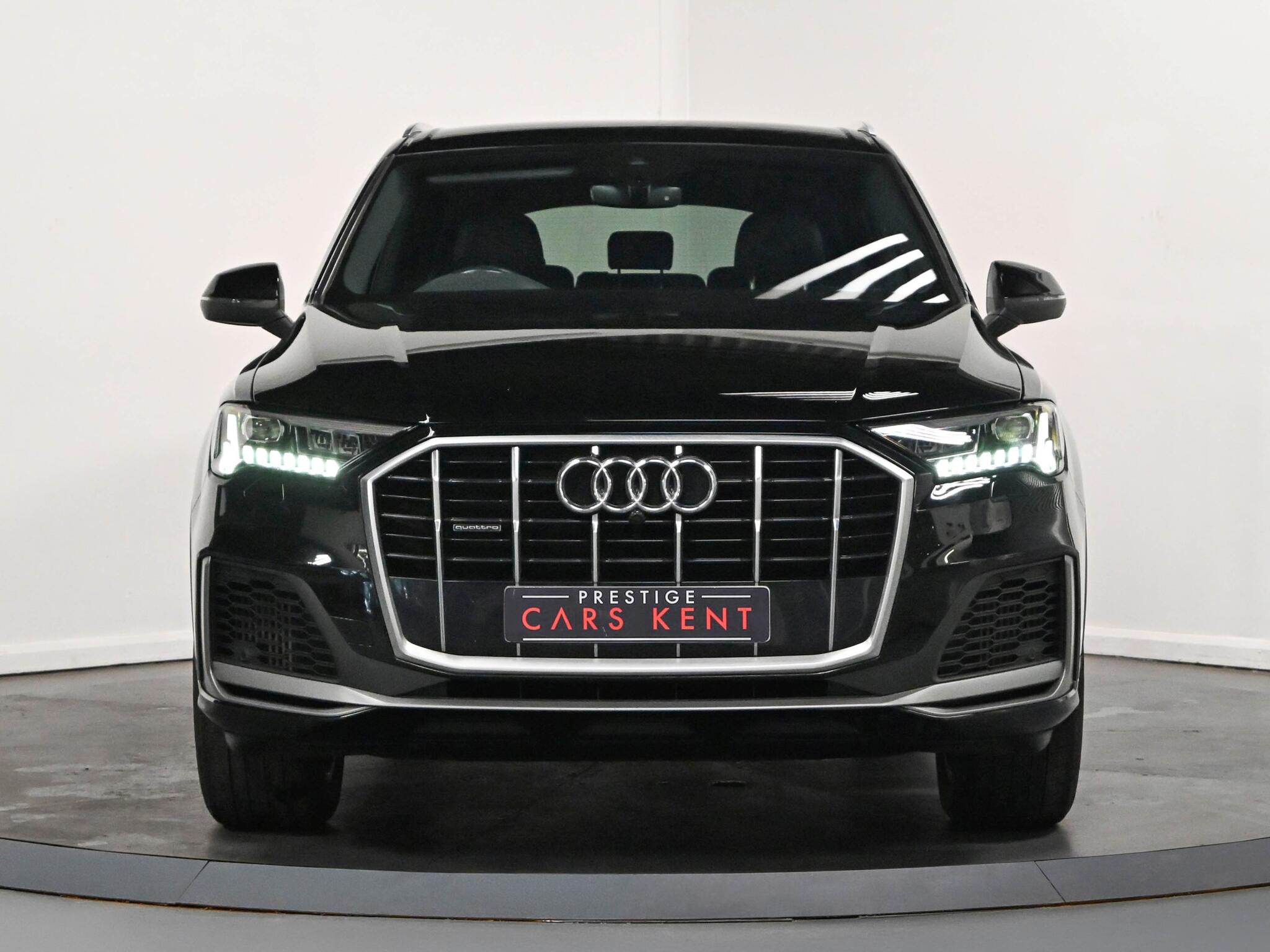 Audi Q7 view 24