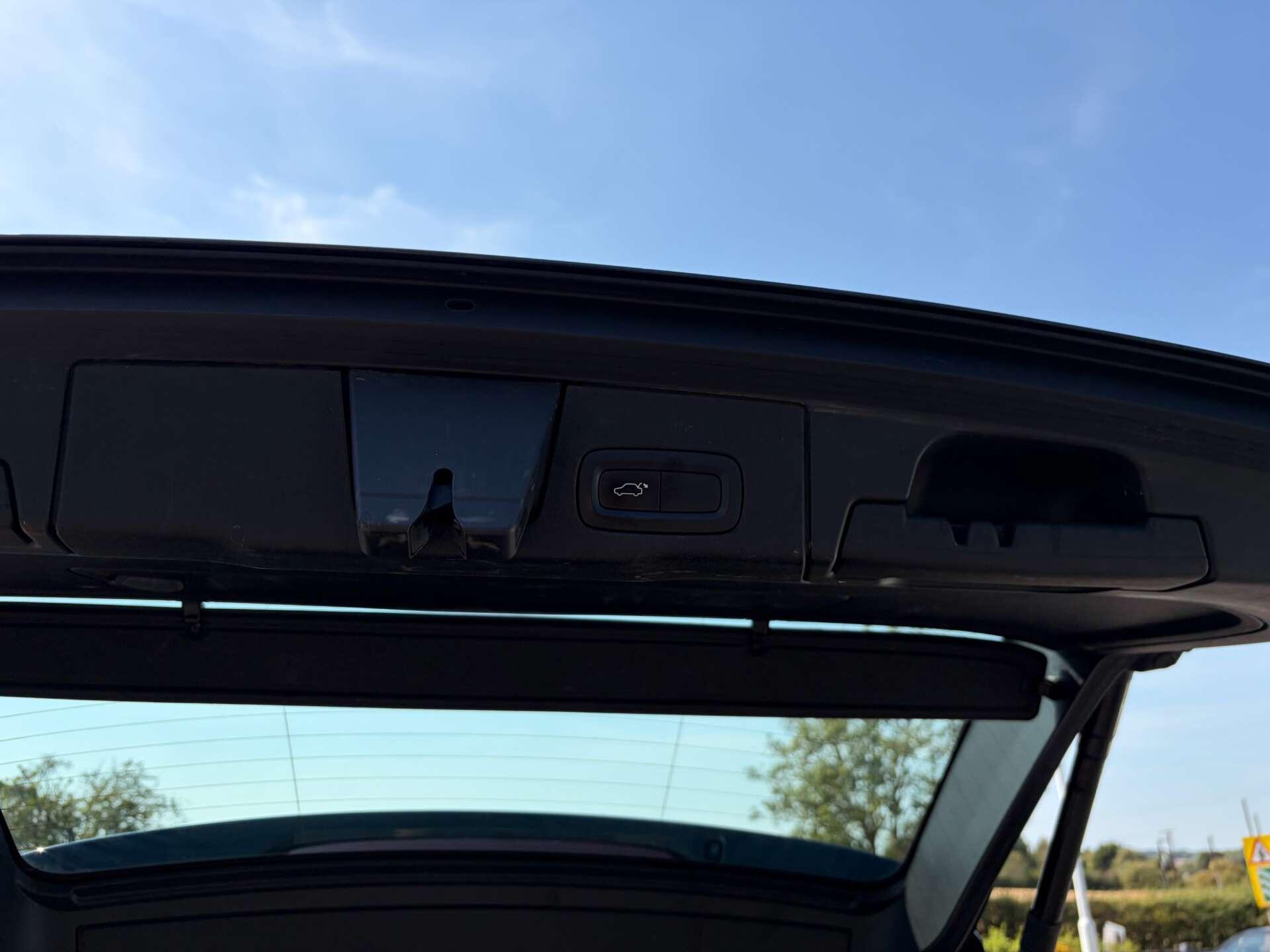 Volvo XC60 view 25