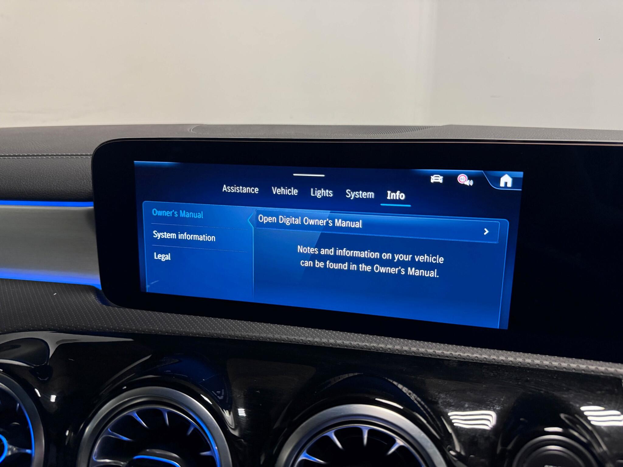 Mercedes-Benz Cla view 52