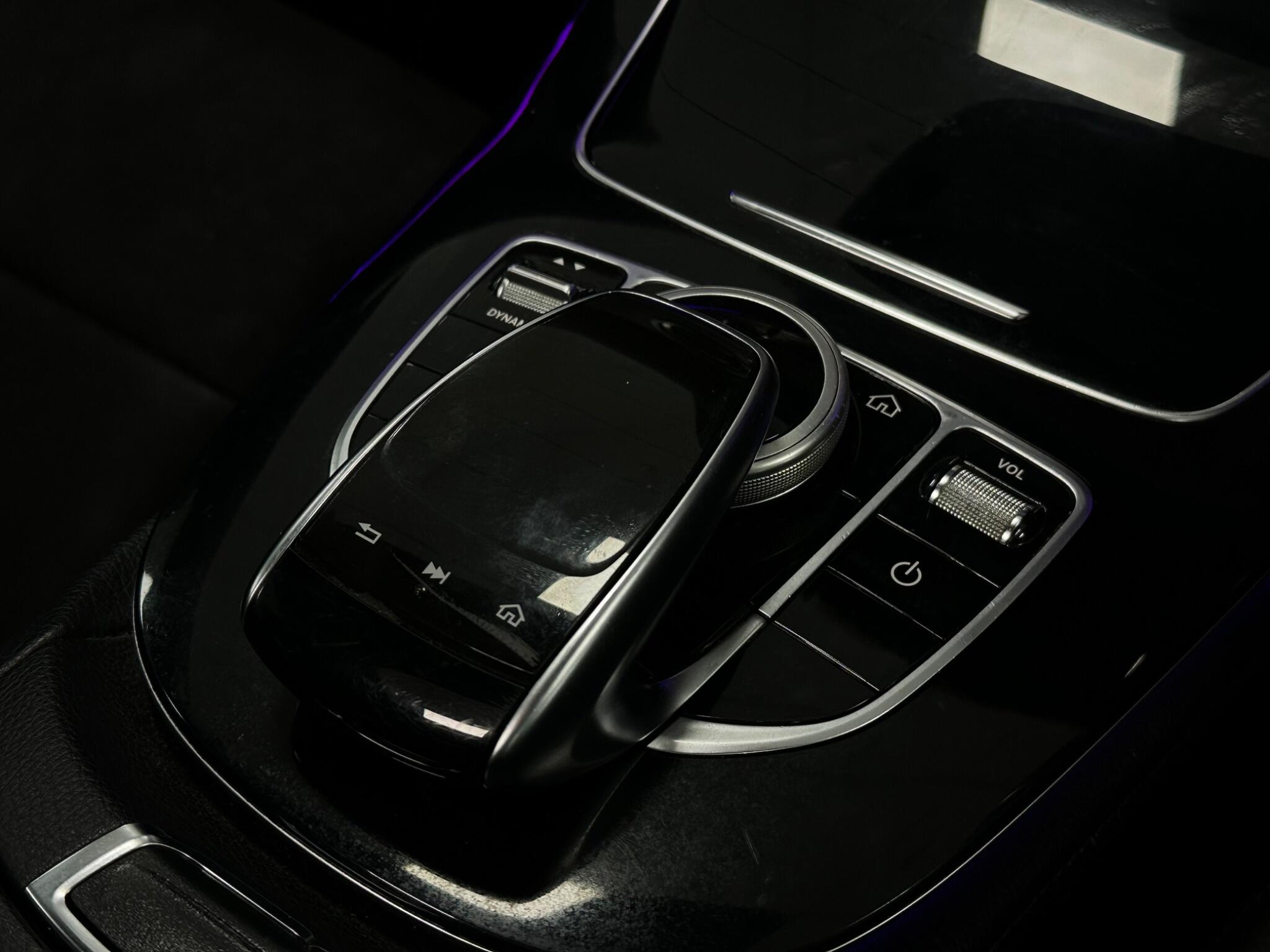 Mercedes-Benz E Class view 24