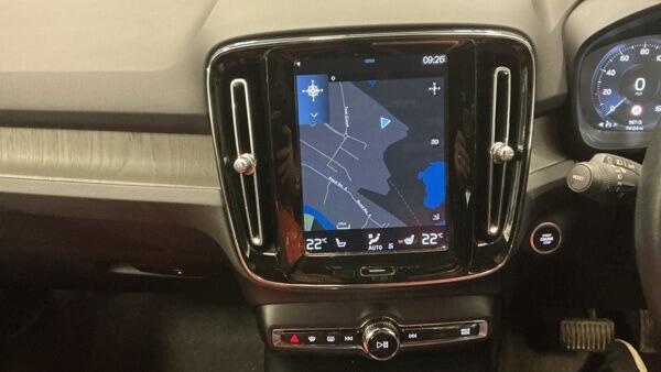 Volvo XC40 view 9