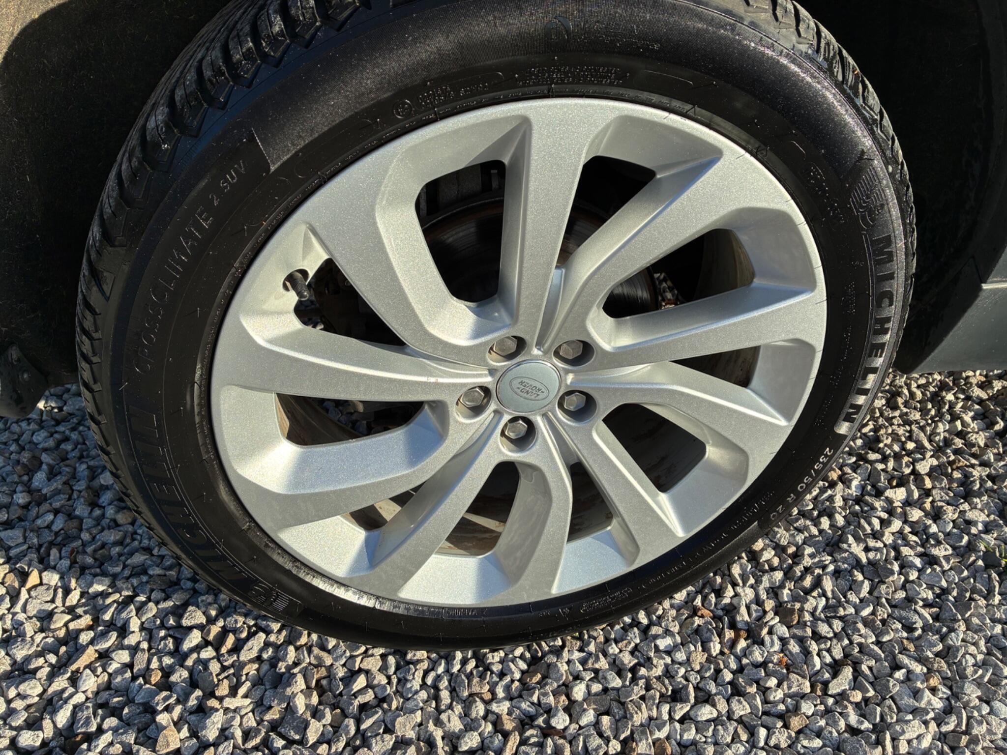Land Rover Discovery Sport view 10