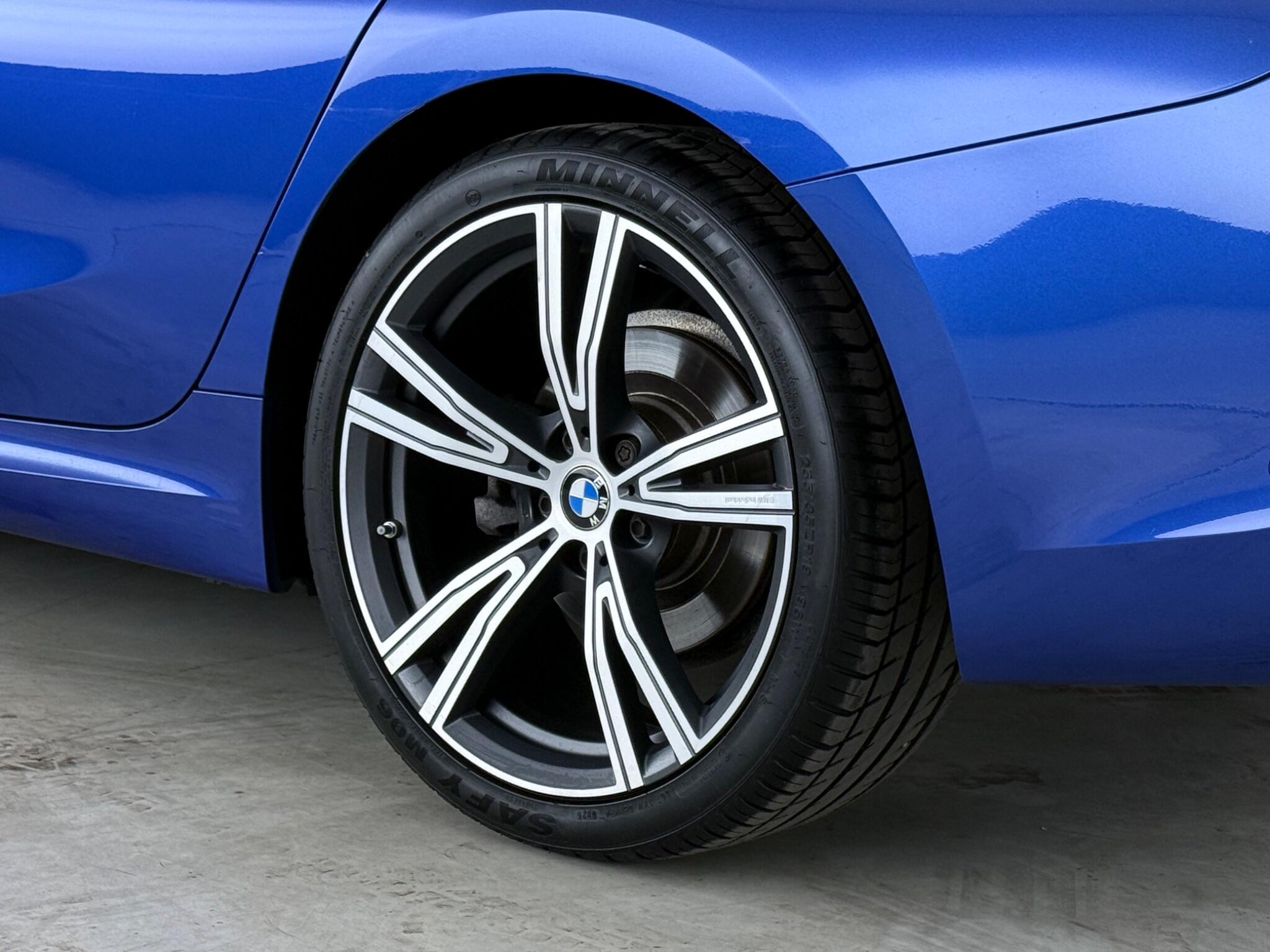 BMW 3 Series view 9