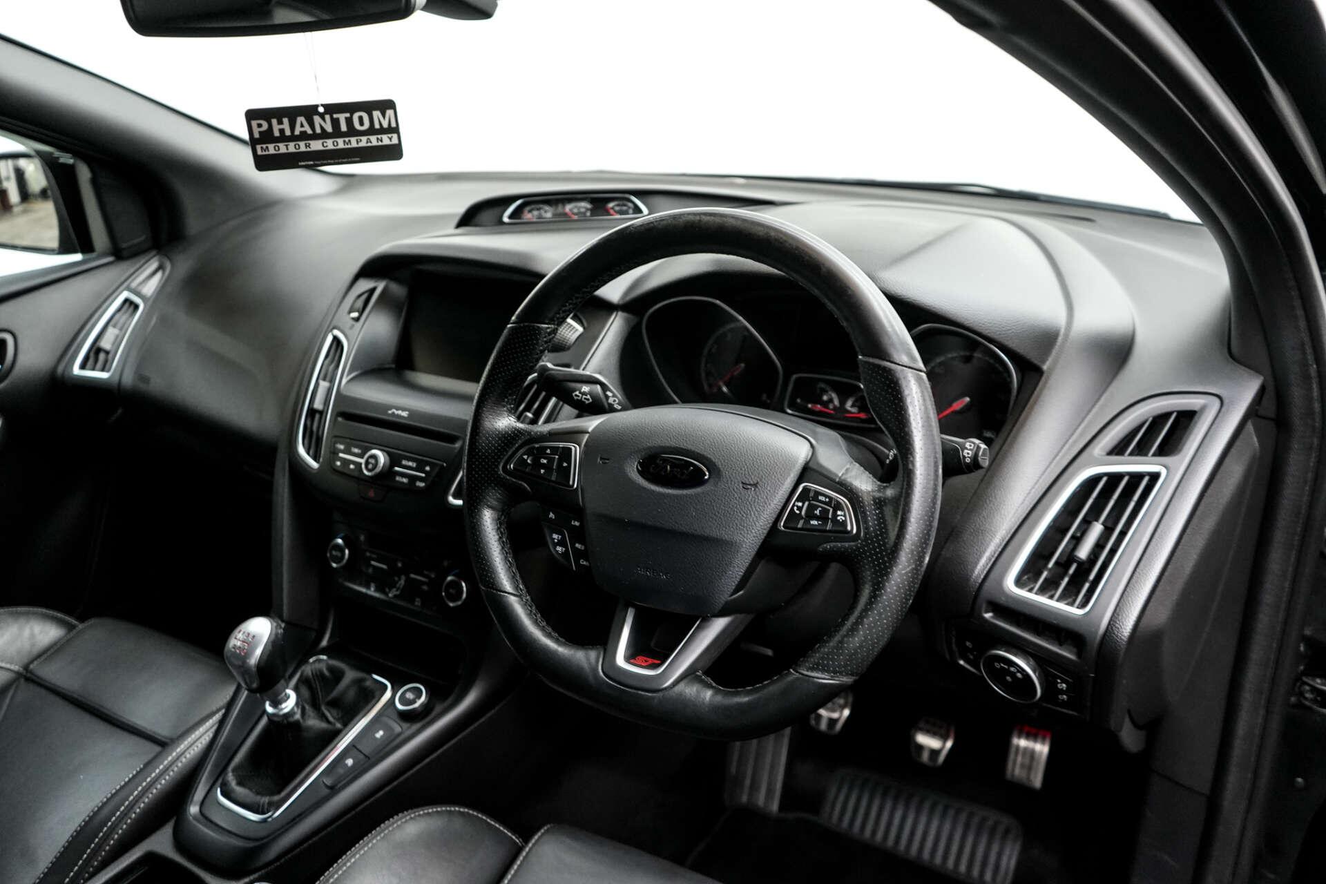 Ford Focus view 13