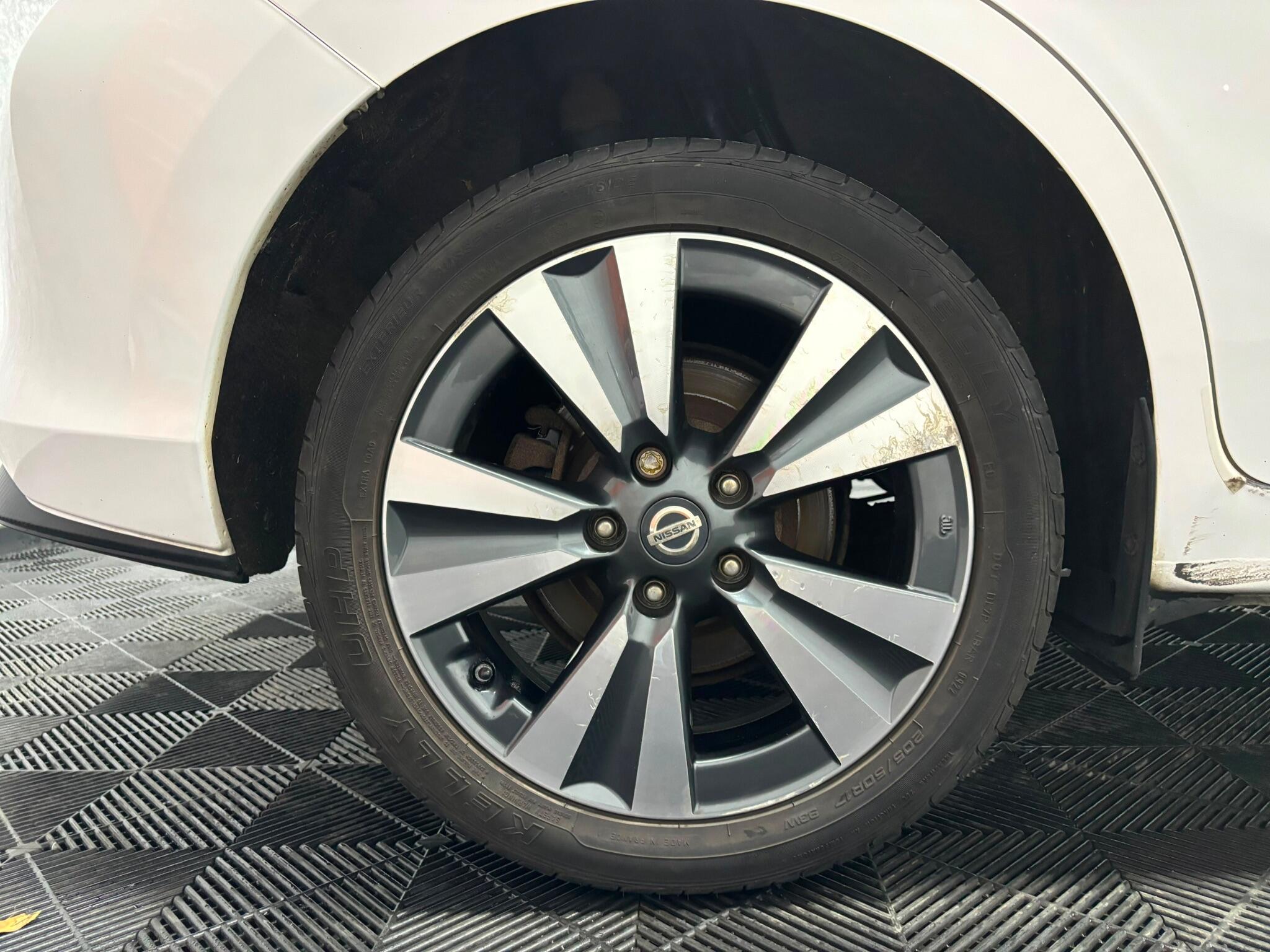 Nissan Pulsar view 27