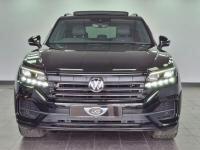 Volkswagen Touareg view 3