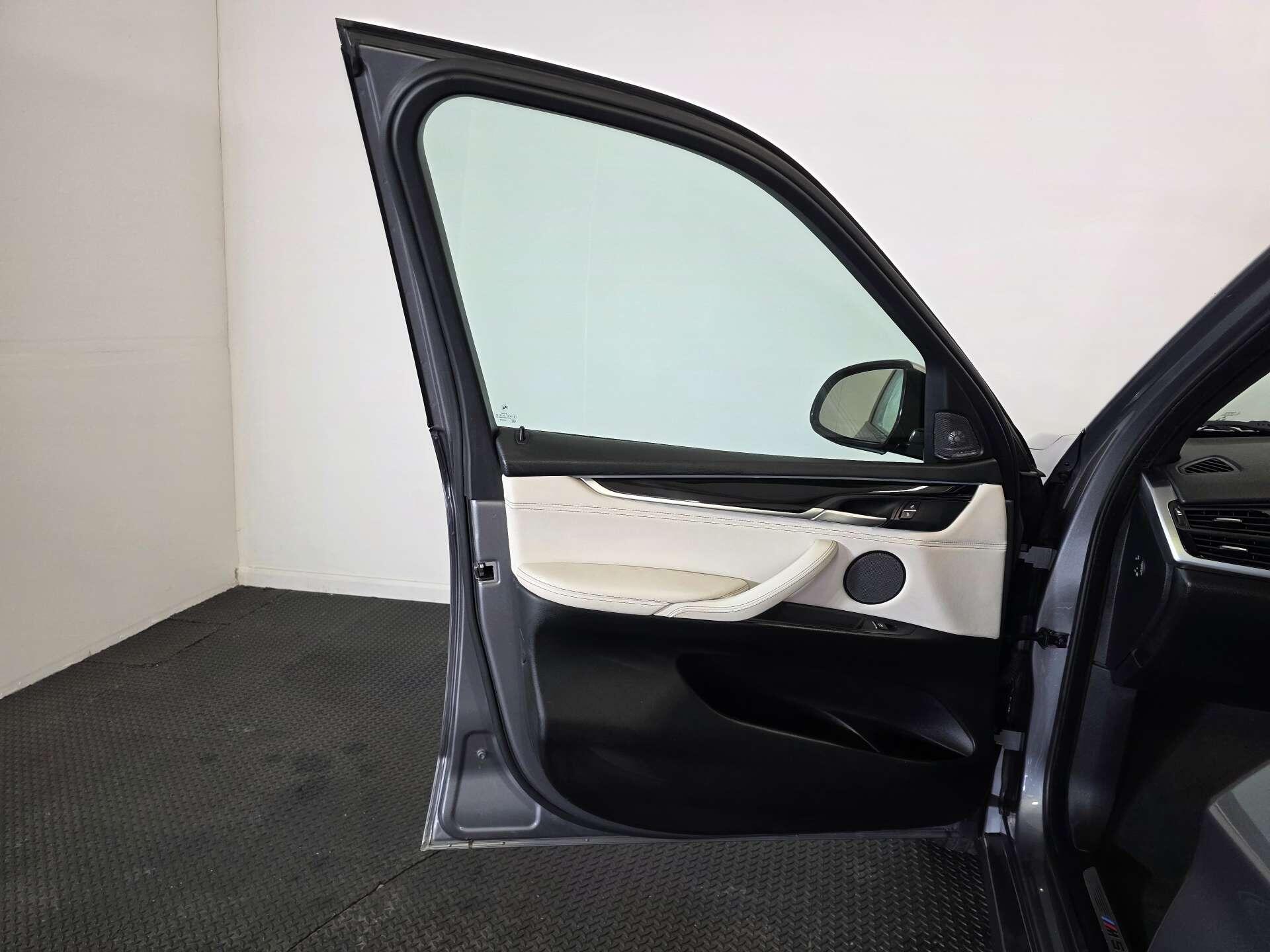 BMW X5 view 56