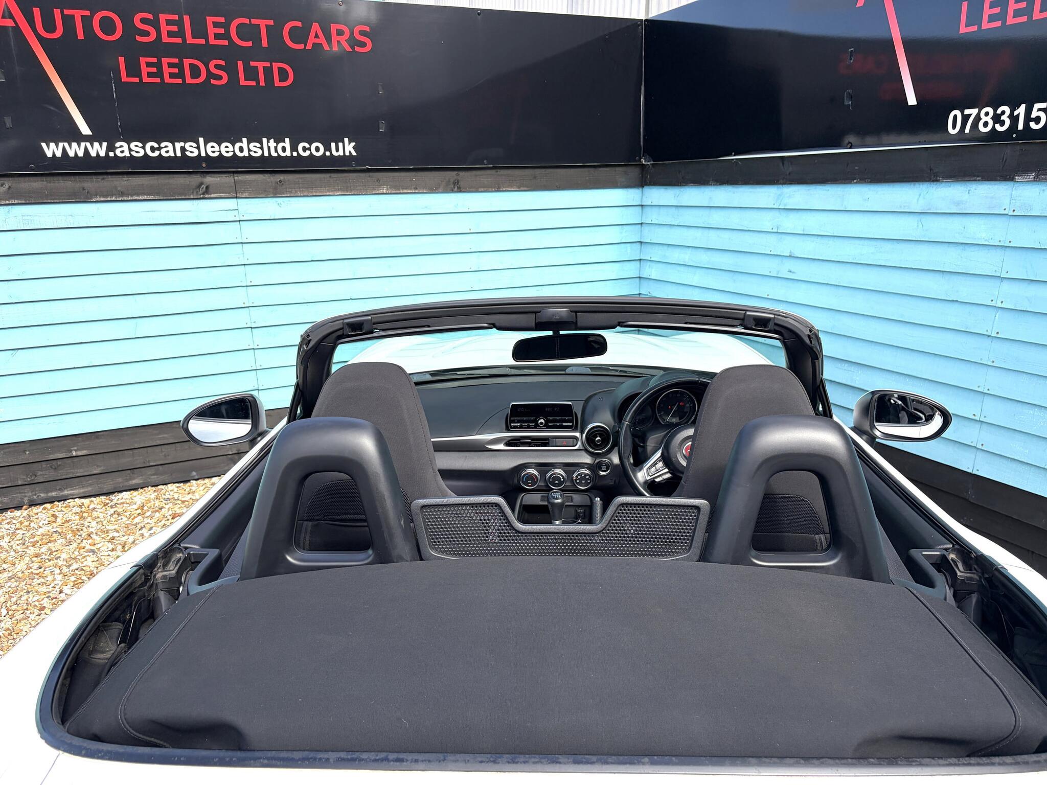 Fiat 124 Spider view 29