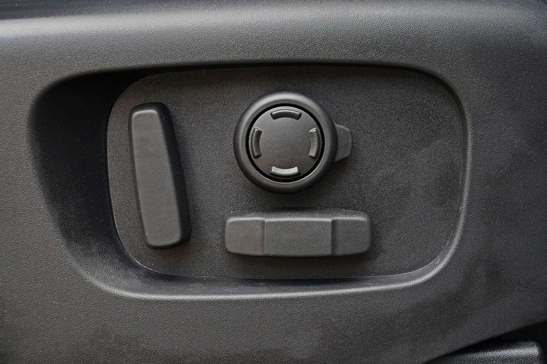 Land Rover Discovery view 20