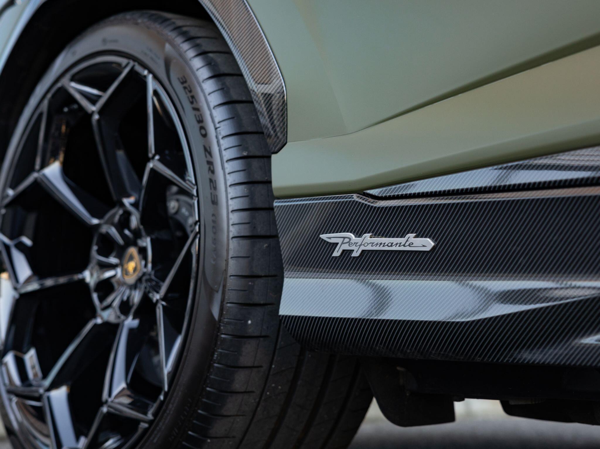 Lamborghini Urus view 18