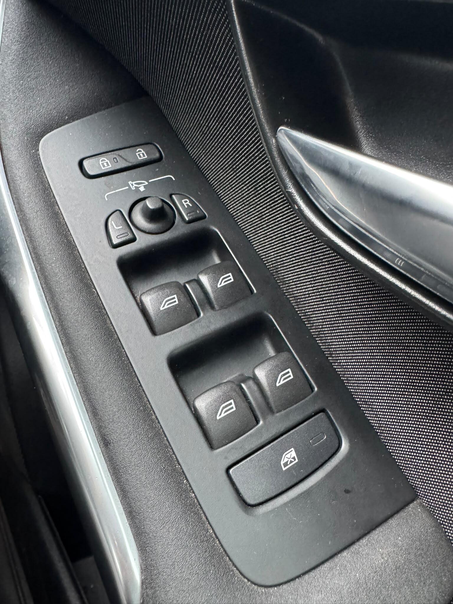 Volvo V40 Cross Country view 53