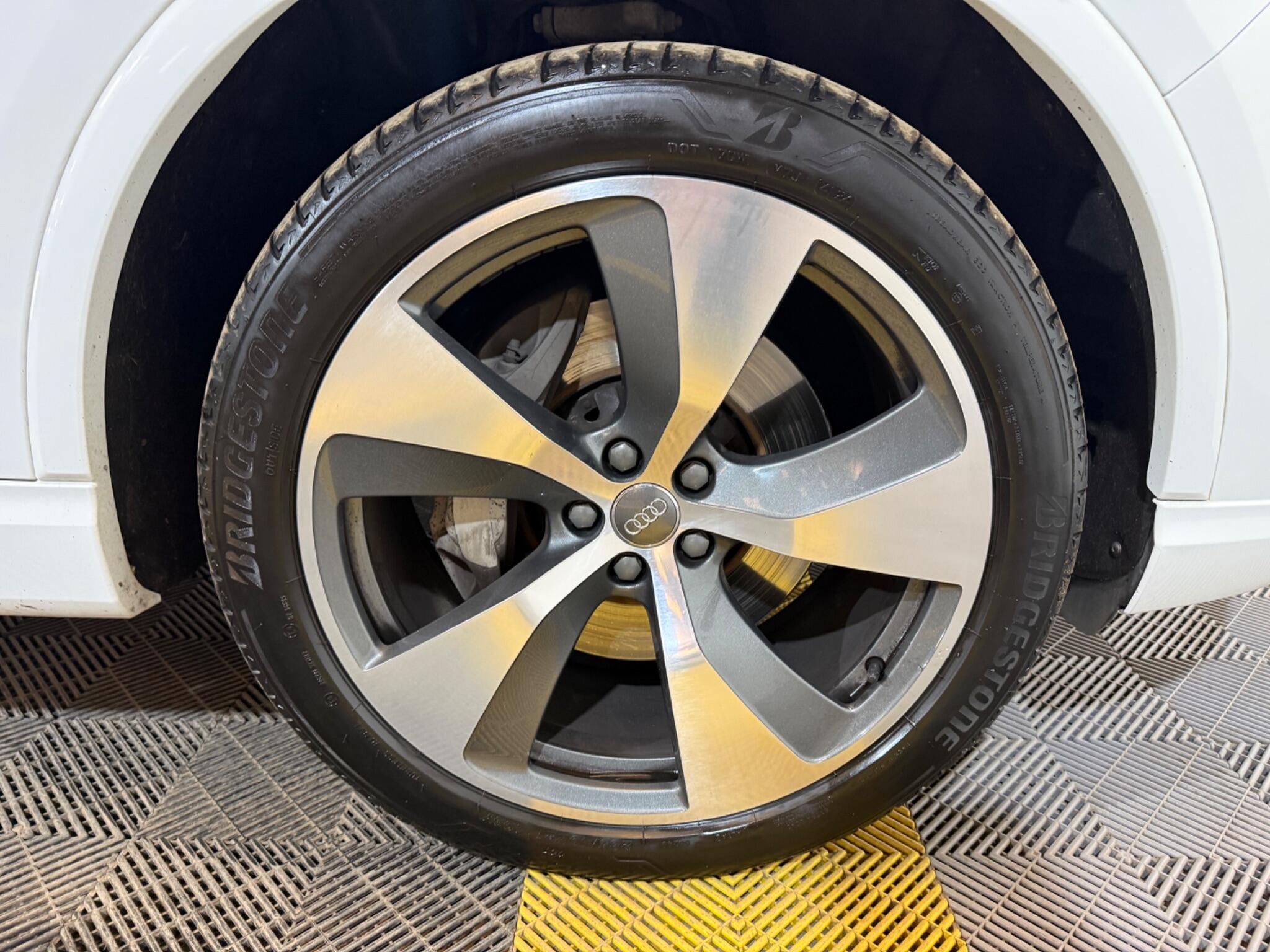 Audi Q7 view 66