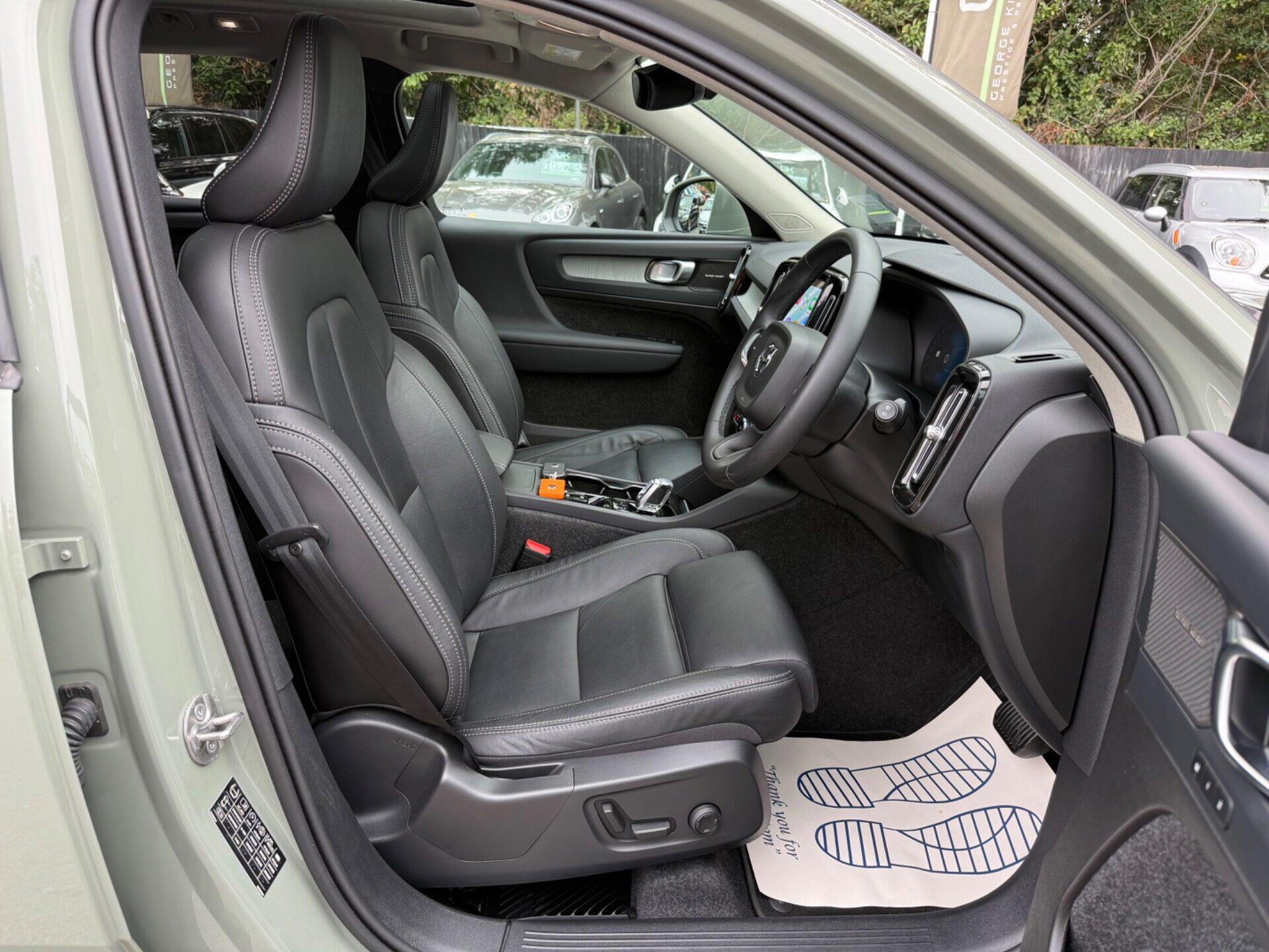 Volvo XC40 view 16