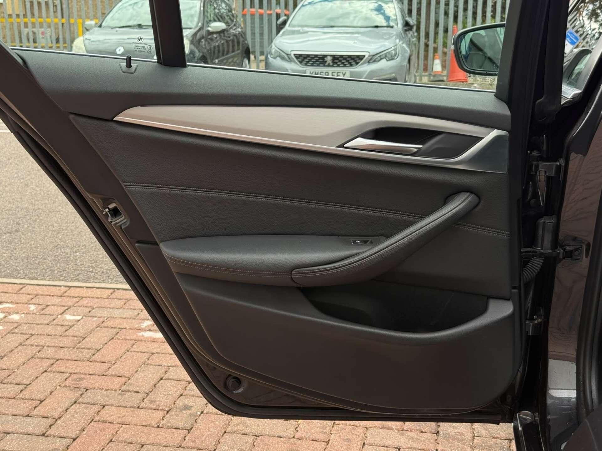 BMW 5 Series view 37