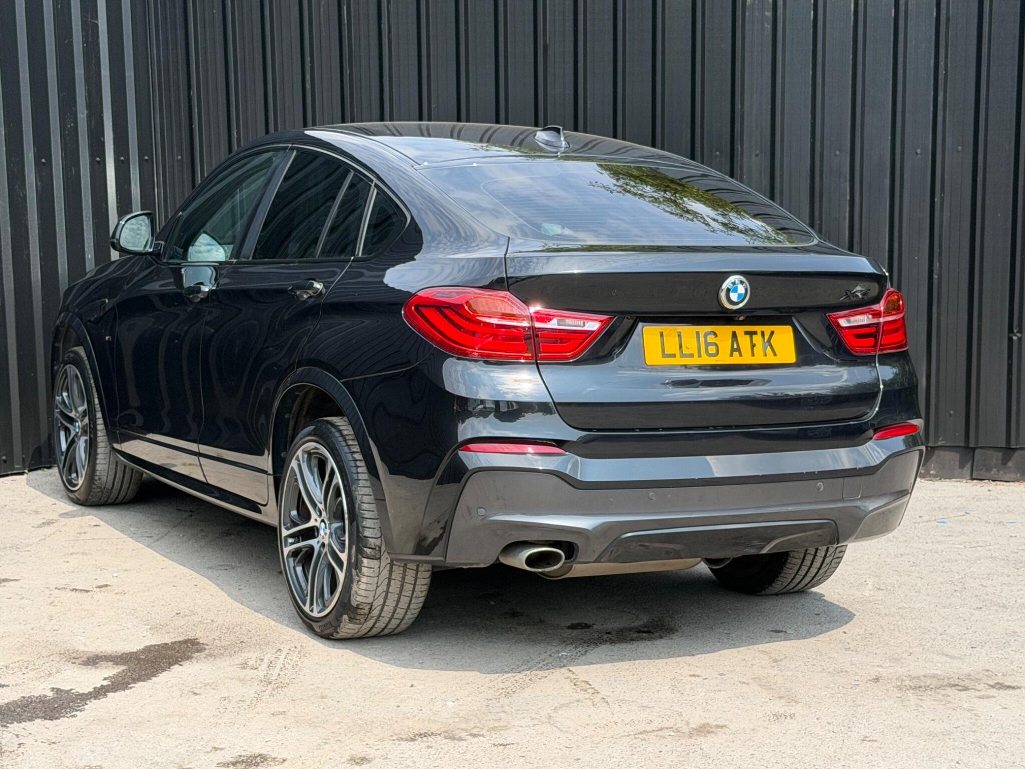 BMW X4 view 5